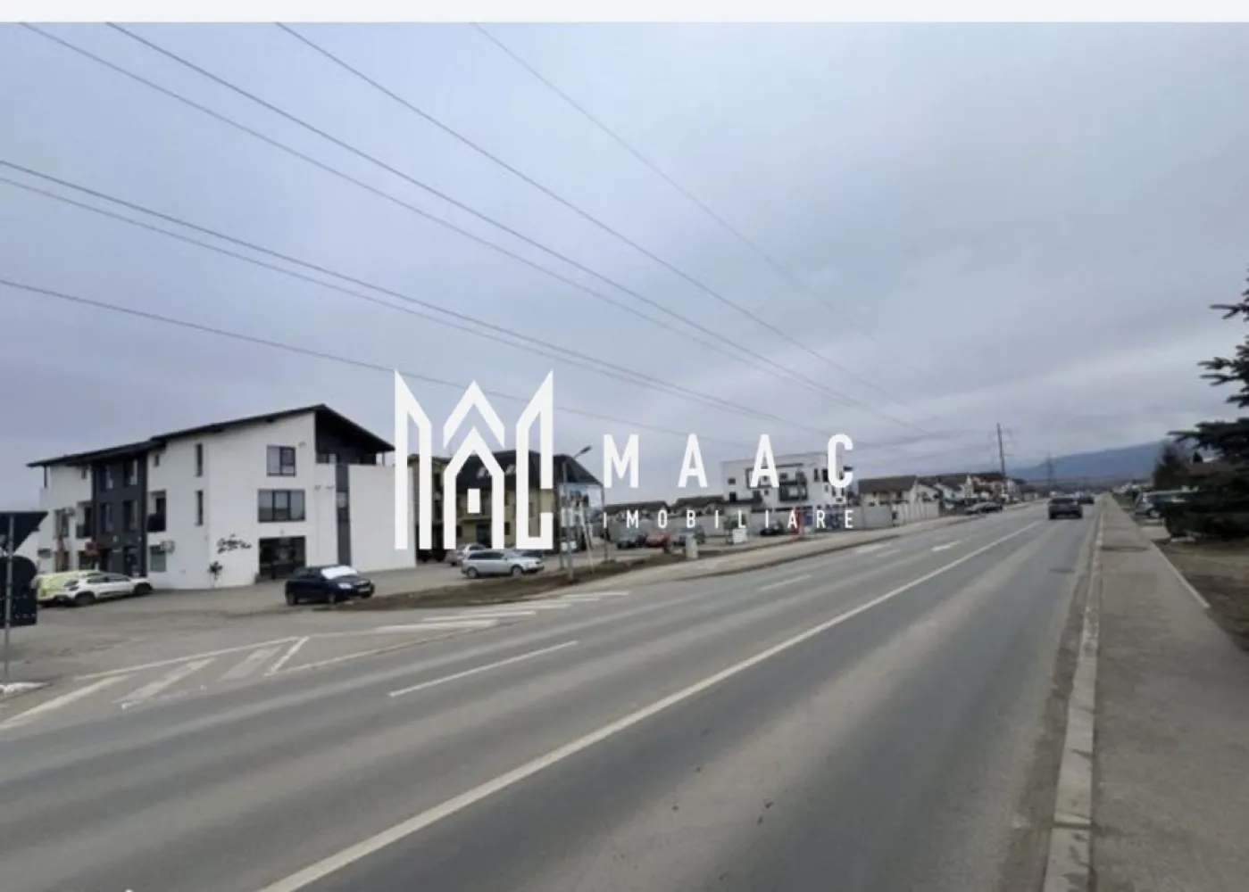 Spatiu Comercial | Open-space | 4 locuri de parcare | 93MPU | Arhitectilor - MAAC Imobiliare vă oferă oportunitatea de a achiziționa un spațiu comercial modern, situat într-o zonă cu trafic intens și vizibilitate excelentă, ideal pentru diverse activități comerciale sau birouri. Acest spațiu beneficiază de o amplasare strategică, într-un cartier în plină dezvoltare, cu o densitate ridicată de locuitori.

Caracteristici principale:
🏢 Suprafață construită: 110 mp
📐 Suprafață utilă: 93 mp, compartimentare eficientă – open space, birou și grup sanitar
🚪 Acces dublu: intrare principală + acces secundar pentru aprovizionare
🚗 Parcare inclusă: 4 locuri de parcare private
⚡ Utilități & dotări: curent trifazat, sistem de supraveghere video TVCI, sistem de alarmă

Puncte forte:
✔ Poziționare premium – parter de vilă P+2, cu acces rapid și expunere maximă
✔ Vizibilitate ridicată într-o zonă cu trafic auto și pietonal intens
✔ Potrivit pentru multiple activități – ideal pentru showroom, cabinet medical, birouri, retail sau servicii
✔ Investiție avantajoasă într-un cartier aflat în plină dezvoltare

Dacă sunteți în căutarea unui spațiu comercial versatil, care să ofere vizibilitate, accesibilitate și funcționalitate, această proprietate reprezintă o oportunitate excelentă.

📞 Pentru informații suplimentare și programarea unei vizionări, contactați MAAC Imobiliare, menționând ID-ul anunțului: CP2388804.