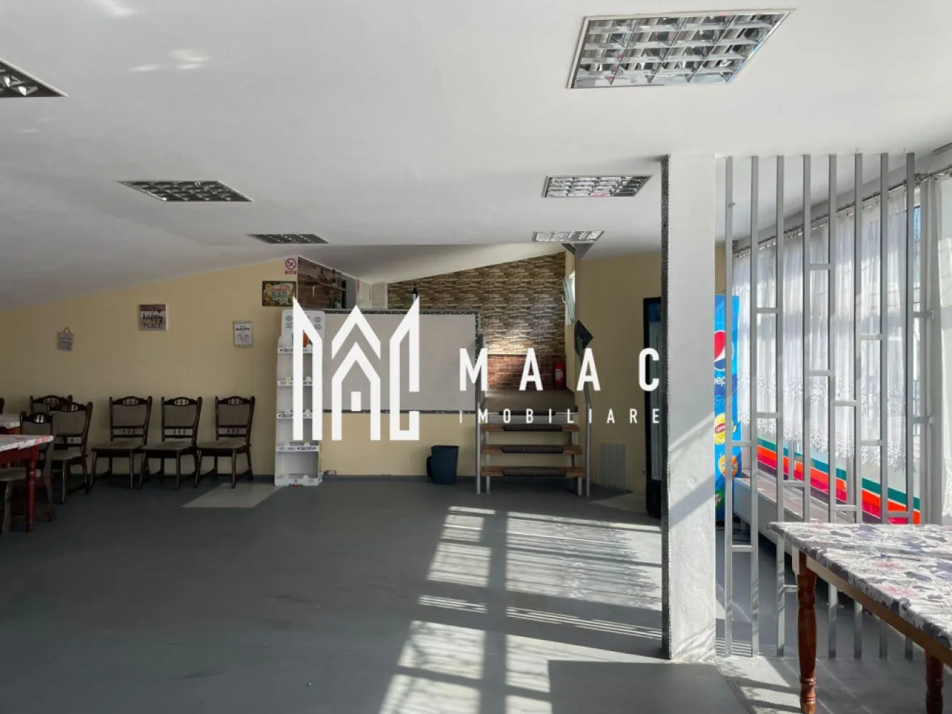 Spatiu comercial | 200 mp | Slimnic - MAAC Imobiliare vă propune spre închiriere un spațiu comercial în Slimnic

Suprafață utilă: 200 mp + terasă
Destinație anterioară: Restaurant
Disponibilitate: Imediată
Condiții: Se percepe o garanție echivalentă unei chirii lunare

Spațiul este ideal pentru restaurant, cafenea, magazin sau alte activități comerciale. Dispune de o terasă generoasă și are acces facil din stradă.

Pentru mai multe detalii sau pentru a programa o vizionare, va rugam specificati telefonic: CP2378965