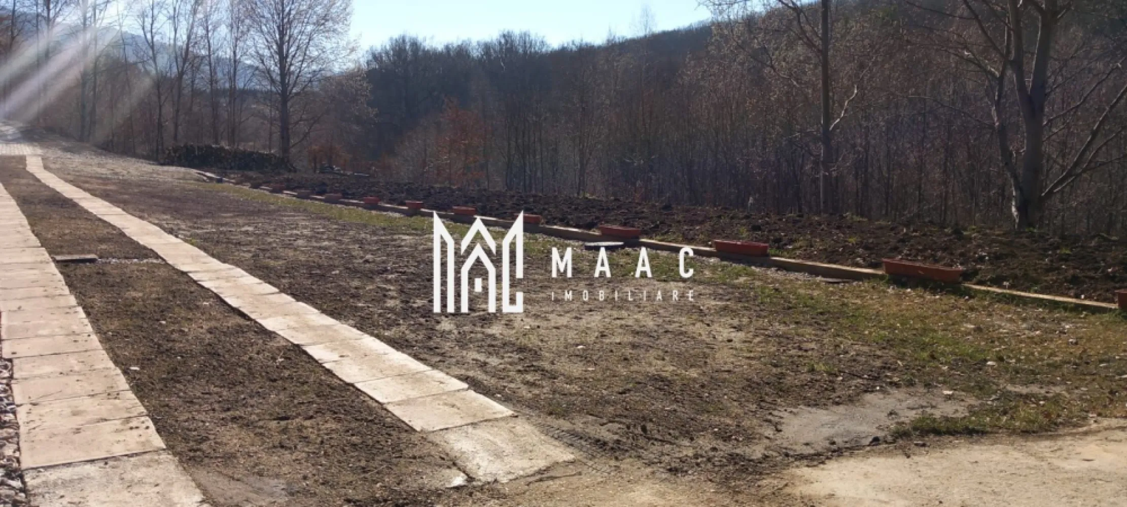 Teren Intravilan 1500 mp I Cisnadioara - MAAC Imobiliare va propune spre vanzare un teren intravilan situat in zona Pensiunii Apfelhaus din Cisnadioara. 

Locatia este unica, foarte frumoasa; terenul este inconjurat de padure ceea ce-i confera intimitate si liniste. Orientarea sudica face peisajul insorit si pune in valoare privelistea superba, spre munti.
Deschidere de 25 ml. 
Utilitatile -in proximitate( la circa 100 m de proprietate).
Exista o constructie usoara in partea din spate a terenului, amenajata pentru relaxare. Aceasta cuprinde: o bucatarie de vara cu un cuptor pe lemne, o camera si o magazie. 
Zona este in plina dezvoltare, cu bun potential imobiliar, pretabila atat pentru constructii pentru rezidenta cat si pentru investitie. 

 Pentru mai multe detalii va rugam precizati telefonic ca ati vazut anuntul cu ID: CP2379173.