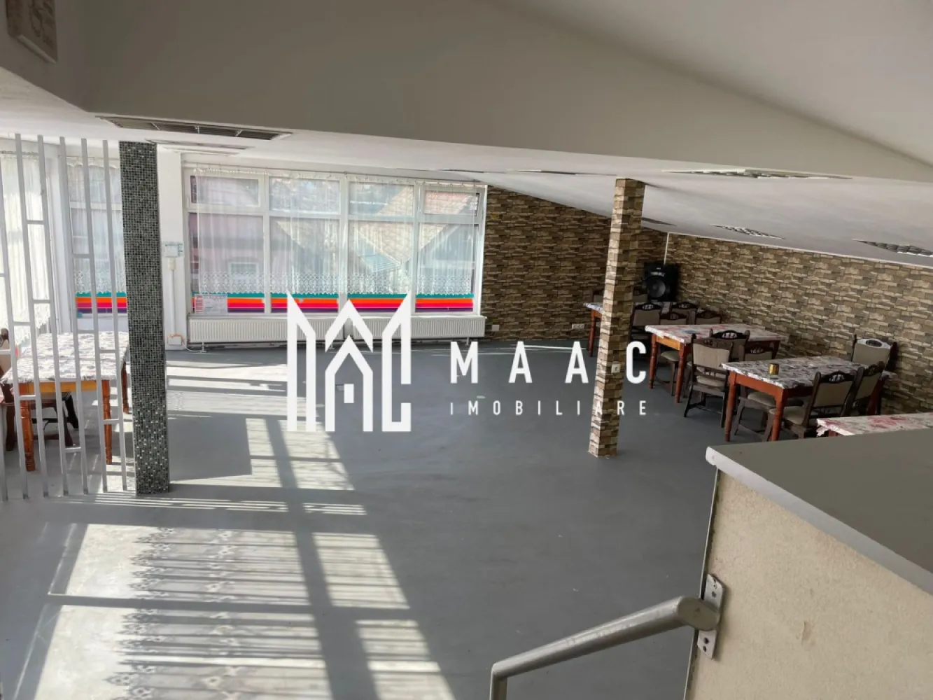 Spatiu comercial | 200 mp | Slimnic - MAAC Imobiliare vă propune spre închiriere un spațiu comercial în Slimnic

Suprafață utilă: 200 mp + terasă
Destinație anterioară: Restaurant
Disponibilitate: Imediată
Condiții: Se percepe o garanție echivalentă unei chirii lunare

Spațiul este ideal pentru restaurant, cafenea, magazin sau alte activități comerciale. Dispune de o terasă generoasă și are acces facil din stradă.

Pentru mai multe detalii sau pentru a programa o vizionare, va rugam specificati telefonic: CP2378965