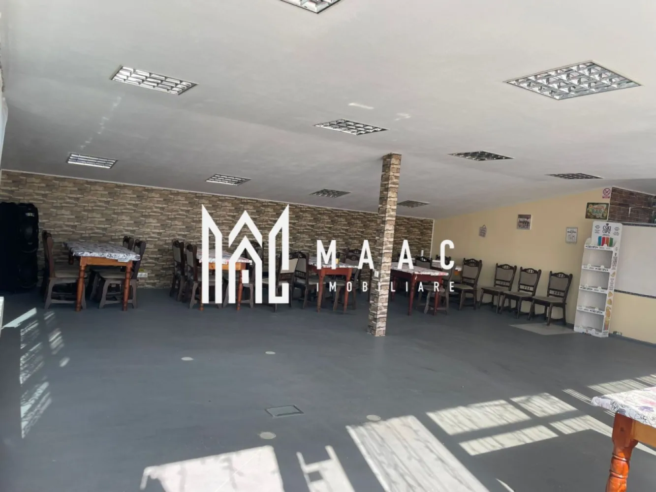 Spatiu comercial | 200 mp | Slimnic - MAAC Imobiliare vă propune spre închiriere un spațiu comercial în Slimnic

Suprafață utilă: 200 mp + terasă
Destinație anterioară: Restaurant
Disponibilitate: Imediată
Condiții: Se percepe o garanție echivalentă unei chirii lunare

Spațiul este ideal pentru restaurant, cafenea, magazin sau alte activități comerciale. Dispune de o terasă generoasă și are acces facil din stradă.

Pentru mai multe detalii sau pentru a programa o vizionare, va rugam specificati telefonic: CP2378965