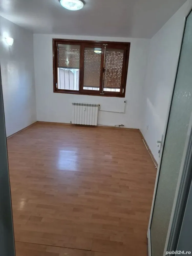 De inchiriat garsoniera pentru birou, bl. A, Tiglina 1, 250 euro - Se închiriază garsonieră situată în zona Țiglina 1A1, la parter, ideală pentru activități de birou, contabilitate, consultanță, sediu firmă sau alte activități administrative.
Spațiul este ușor accesibil și beneficiază de poziționare bună.
- Compartimentare practică
- Parter
- Potrivit exclusiv pentru birouri
Preț: 250 euro/lună.
La incheierea contractului de inchiriere chiriasul va achita o chirie, o garantie egala cu o chirie si comisionul agentiei imobiliare.
Pentru detalii și vizionare: 0746.252.252 Liliana Ene.
