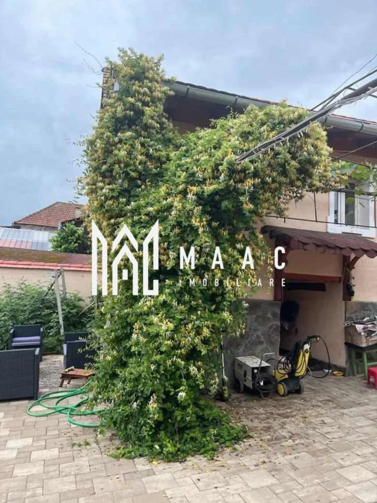 Casa 2 corpuri individuale| 30 km de Sibiu | Teren 1500 mp - MAAC Imobiliare va propune spre vânzare o proprietate deosebită, situată într-un sat liniștit, la doar 30 km de Sibiu, spre Mediaș. Ideală pentru o familie extinsă sau pentru cei care doresc să îmbine viața la țară cu confortul modern, proprietatea include două case individuale de tip săsesc, complet renovate cu materiale premium.

Facilități în sat:
Școli primare și gimnaziale
Cabinete medicale și stomatologice
Magazine alimentare, agricole, de construcții și benzinărie
Acces la mijloace de transport: autobuz și tren

Utilități și dotări:
Suprafață teren: 1500 mp (jumătate teren construibil, jumătate teren agricol)
Gaz metan
Alimentare cu apă contorizată
Tablou electric modern, conform standardelor europene
Contract salubritate cu triaj selectiv
Internet prin fibră optică DIGI
Poartă și portiță cu acces electric + telecomandă și interfon video
Sistem de supraveghere video, accesibil prin aplicație mobilă
Curte de 210 mp, pavată premium (Elis), sistem de iluminat integrat in pavele, cu brasero(șemineu deschis) pentru seri de relaxare

Descrierea proprietății:
Casa mică:
Bucătărie mobilată și utilată
Dormitor
Baie modernă cu duș tip italian

Casa mare:
Parter:
Hol de acces
Baie de serviciu
Bucătărie modernă la comandă, dotată cu electrocasnice premium, noi, în garanție
Living generos, cu posibilitate de instalare șemineu
Mansarda:
Cameră spațioasă de 40 mp, cu baie proprie, ferestre Velux și iluminare cu senzori de mișcare
Alte anexe:

Beci tip cramă (40 mp), uscat și răcoros
Șură mare (90 mp), situată pe teren construibil, ideală pentru transformare în pensiune sau afacere
Teren agricol fertil, cu plantație de zmeură, nuc tânăr, vișini, pruni, soc, liliac și mâna Maicii Domnului

Această proprietate reprezintă o oportunitate excelentă pentru cei care își doresc un stil de viață liniștit, aproape de natură, fără a renunța la confortul urban.

Pentru mai multe detalii sau pentru a programa o vizionare, va rugam specificați telefonic: CP2373089!