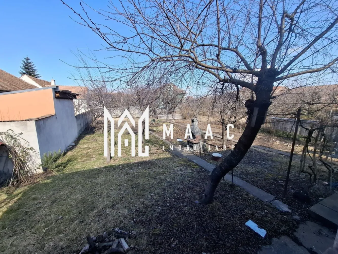 Casa individuala | Teren 700 mp | Trei Stejari - MAAC Imobiliare vă propune spre închiriere o casă individuală, situată într-o zonă liniștită și bine cotată – Trei Stejari.

Detalii proprietate:
3 camere total decomandate: spațioase și luminoase, perfecte pentru un trai confortabil.
Bucătărie: amenajată pentru a oferi funcționalitate și confort.
Baie: dotată corespunzător, adaptată nevoilor cotidiene.

În renovare și amenajare: locuința este în curs de renovare, iar viitorii chiriași se vor bucura de un spațiu modernizat și adaptat cerințelor actuale.

Această casă reprezintă o oportunitate excelentă de a locui într-o zonă deosebită, aflată în plin proces de îmbunătățire, oferind un echilibru perfect între confort și accesibilitate.

Pentru mai multe informatii specificati ca ati vazut anuntul cu ID: CP2373998