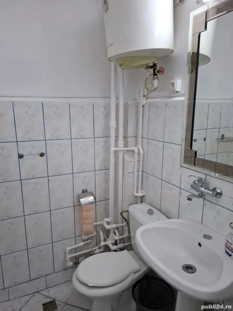 De inchiriat garsoniera pentru birou, bl. A, Tiglina 1, 250 euro - Se închiriază garsonieră situată în zona Țiglina 1A1, la parter, ideală pentru activități de birou, contabilitate, consultanță, sediu firmă sau alte activități administrative.
Spațiul este ușor accesibil și beneficiază de poziționare bună.
- Compartimentare practică
- Parter
- Potrivit exclusiv pentru birouri
Preț: 250 euro/lună.
La incheierea contractului de inchiriere chiriasul va achita o chirie, o garantie egala cu o chirie si comisionul agentiei imobiliare.
Pentru detalii și vizionare: 0746.252.252 Liliana Ene.