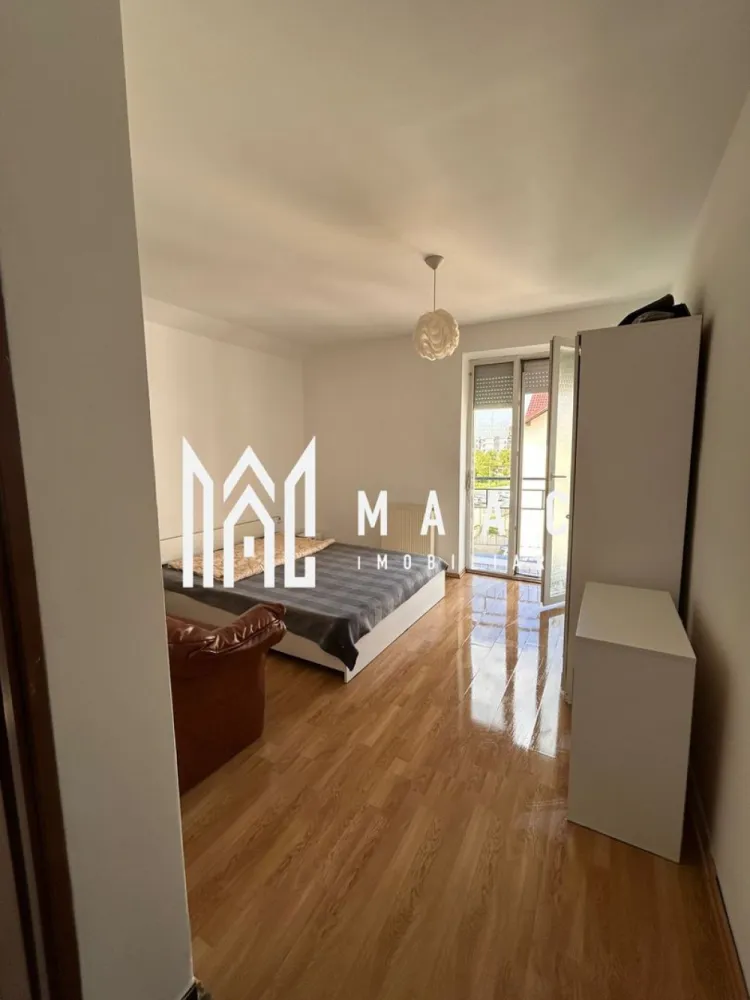 Garsonieră | 28 MPU | Balcon | Turnișor - MAAC Imobiliare vă propune spre vânzare o garsonieră cochetă și eficient compartimentată, situată în cartierul Turnișor din Sibiu, una dintre zonele apreciate pentru liniște, accesibilitate și conexiunile rapide către principalele puncte de interes ale orașului. Proprietatea reprezintă o alegere excelentă atât pentru locuință personală, cât și pentru investiție, datorită poziționării strategice și posibilității de închiriere rapidă.

Garsoniera are o suprafață utilă de 28 mp și beneficiază de un balcon de 4 mp, oferind un spațiu confortabil și bine organizat. Locuința este amplasată la etajul 4 al unui imobil bine întreținut, cu lumină naturală generoasă și o atmosferă plăcută pe tot parcursul zilei.

Suprafață utilă de 28 mp
Balcon de 4 mp
Etaj 4
Compartimentare practică
Imobil bine întreținut

Zona Turnișor este recunoscută pentru accesul facil către centrul orașului, aeroport și zona industrială vest, dar și pentru conexiunea rapidă cu autostrada. În imediata apropiere se află magazine, farmacii, stații de transport în comun și diverse spații comerciale, oferind toate facilitățile necesare unui stil de viață confortabil.

Acces rapid către centrul orașului
Conexiune facilă spre aeroport și zona industrială vest
Acces direct către autostradă
Magazine și farmacii în apropiere
Stații de transport în comun la distanță mică

Datorită poziționării și compartimentării eficiente, această garsonieră este ideală pentru persoane singure, tineri sau investitori care caută o proprietate într-o zonă bine conectată din Sibiu.

Pentru mai multe detalii și programarea unei vizionări, vă rugăm să precizați telefonic că ați văzut anunțul cu CP3073196.