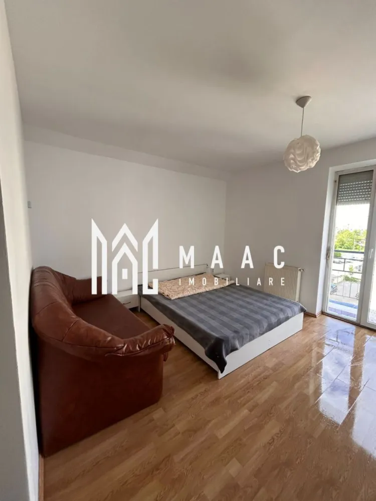 Garsonieră | 28 MPU | Balcon | Turnișor - MAAC Imobiliare vă propune spre vânzare o garsonieră cochetă și eficient compartimentată, situată în cartierul Turnișor din Sibiu, una dintre zonele apreciate pentru liniște, accesibilitate și conexiunile rapide către principalele puncte de interes ale orașului. Proprietatea reprezintă o alegere excelentă atât pentru locuință personală, cât și pentru investiție, datorită poziționării strategice și posibilității de închiriere rapidă.

Garsoniera are o suprafață utilă de 28 mp și beneficiază de un balcon de 4 mp, oferind un spațiu confortabil și bine organizat. Locuința este amplasată la etajul 4 al unui imobil bine întreținut, cu lumină naturală generoasă și o atmosferă plăcută pe tot parcursul zilei.

Suprafață utilă de 28 mp
Balcon de 4 mp
Etaj 4
Compartimentare practică
Imobil bine întreținut

Zona Turnișor este recunoscută pentru accesul facil către centrul orașului, aeroport și zona industrială vest, dar și pentru conexiunea rapidă cu autostrada. În imediata apropiere se află magazine, farmacii, stații de transport în comun și diverse spații comerciale, oferind toate facilitățile necesare unui stil de viață confortabil.

Acces rapid către centrul orașului
Conexiune facilă spre aeroport și zona industrială vest
Acces direct către autostradă
Magazine și farmacii în apropiere
Stații de transport în comun la distanță mică

Datorită poziționării și compartimentării eficiente, această garsonieră este ideală pentru persoane singure, tineri sau investitori care caută o proprietate într-o zonă bine conectată din Sibiu.

Pentru mai multe detalii și programarea unei vizionări, vă rugăm să precizați telefonic că ați văzut anunțul cu CP3073196.