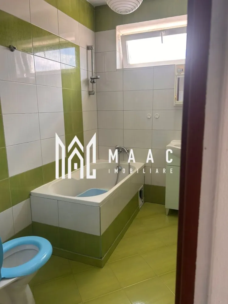 Garsonieră | 28 MPU | Balcon | Turnișor - MAAC Imobiliare vă propune spre vânzare o garsonieră cochetă și eficient compartimentată, situată în cartierul Turnișor din Sibiu, una dintre zonele apreciate pentru liniște, accesibilitate și conexiunile rapide către principalele puncte de interes ale orașului. Proprietatea reprezintă o alegere excelentă atât pentru locuință personală, cât și pentru investiție, datorită poziționării strategice și posibilității de închiriere rapidă.

Garsoniera are o suprafață utilă de 28 mp și beneficiază de un balcon de 4 mp, oferind un spațiu confortabil și bine organizat. Locuința este amplasată la etajul 4 al unui imobil bine întreținut, cu lumină naturală generoasă și o atmosferă plăcută pe tot parcursul zilei.

Suprafață utilă de 28 mp
Balcon de 4 mp
Etaj 4
Compartimentare practică
Imobil bine întreținut

Zona Turnișor este recunoscută pentru accesul facil către centrul orașului, aeroport și zona industrială vest, dar și pentru conexiunea rapidă cu autostrada. În imediata apropiere se află magazine, farmacii, stații de transport în comun și diverse spații comerciale, oferind toate facilitățile necesare unui stil de viață confortabil.

Acces rapid către centrul orașului
Conexiune facilă spre aeroport și zona industrială vest
Acces direct către autostradă
Magazine și farmacii în apropiere
Stații de transport în comun la distanță mică

Datorită poziționării și compartimentării eficiente, această garsonieră este ideală pentru persoane singure, tineri sau investitori care caută o proprietate într-o zonă bine conectată din Sibiu.

Pentru mai multe detalii și programarea unei vizionări, vă rugăm să precizați telefonic că ați văzut anunțul cu CP3073196.