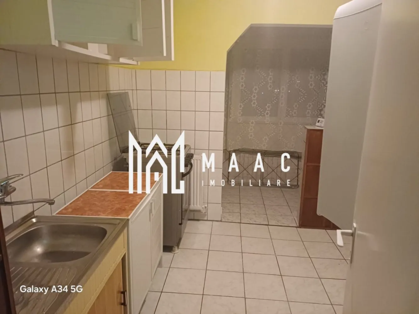 APARTAMENT 2 CAMERE I DECOMANDAT I 54 MP - MAAC Imobiliare ofera spre vanzare apartament 2 camere, bucatarie si baie.
Imobilul este situat in cartierul Lazaret, intr-o zona linistita, dar in acelasi timp relativ aproape de centrul orasului.
Apartamentul beneficiaza de acces facil la mijloace de transport in comun, magazine, scoli si alte puncte de interes, fiind o alegere potrivita atat pentru locuit, cat si pentru investitie.

Pentru mai multe detalii sau vizionare anuntati telefonic CP3072922