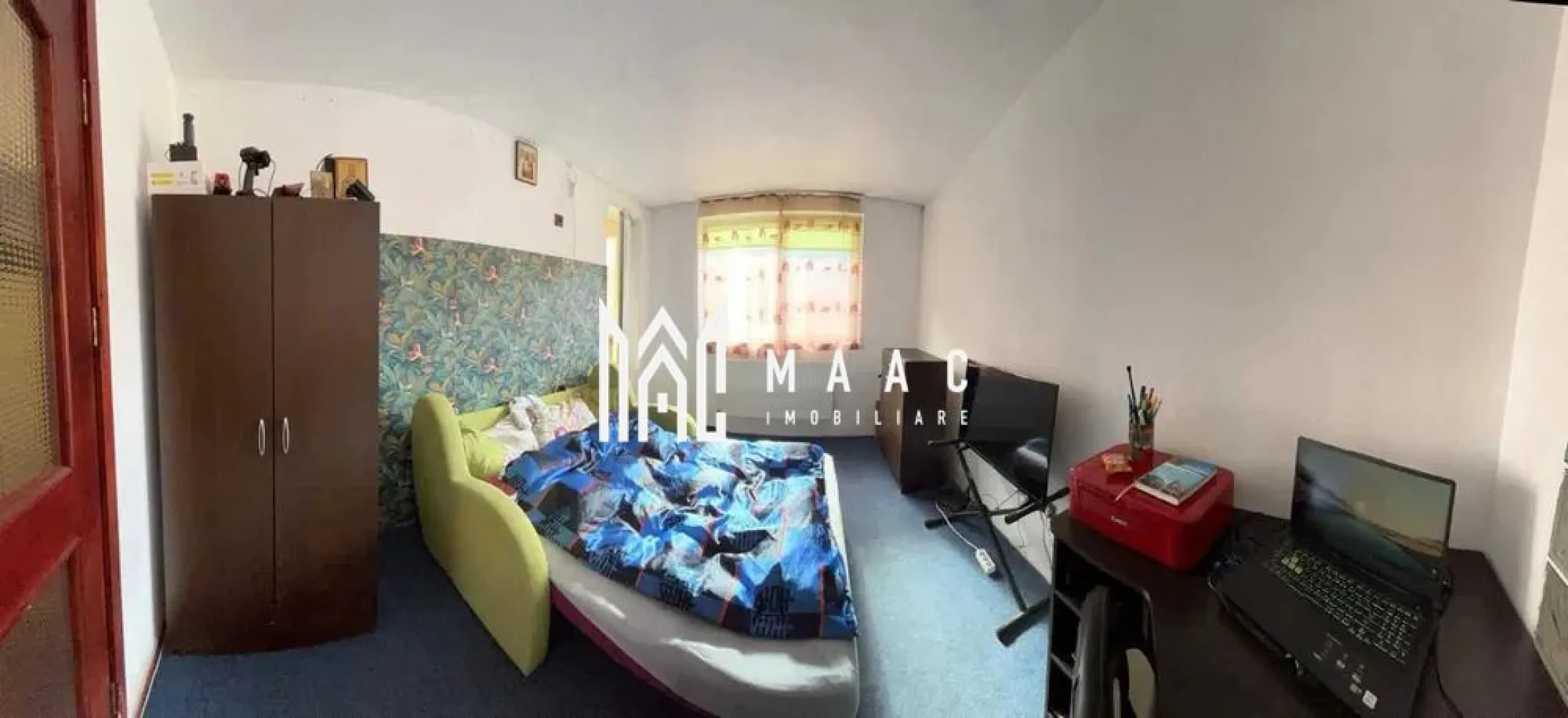 Apartament 3 camere | Parter inalt | 64 mpu | 2 Balcoane | - MAAC Imobiliare vă propune spre vânzare un apartament cu 3 camere, decomandat, situat într-o zonă liniștită din Sibiu, zona Supeco - Ciresica.

Caracteristici generale:

Tip apartament: Decomandat;
Suprafață utilă: 64 mp;
Etaj: parter inalt cu parcare subtrana. 

Compartimentare și dotări:

Hol generos la intrare, ce permite spațiu de depozitare eficient;
2 dormitoare spațioase și luminoase, fiecare cu balcon propriu – perfecte pentru relaxare la cafeaua de dimineață .
Al treilea dormitor – ideal ca birou de acasă, cameră pentru copil sau dressing,
Bucătărie separată;
Baie cu fereastră și cadă – lumină naturală și aerisire optimă.

Încălzire și apă caldă asigurate prin centrală de bloc (costuri reduse și eficiență energetică)
La subsol avem parcare subterana, iar curtea este securizată cu barieră.
Apartamentul se află într-un bloc bine întreținut, cu vecini liniștiți
Zona Supeco – Cireșica este cunoscută pentru accesul rapid către centrul orașului, infrastructura bine dezvoltată și proximitatea față de magazine, școli, grădinițe, farmacii și mijloace de transport.

Pentru mai multe detalii precizati telefonic ca ati vazut anuntul cu ID: CP2581515