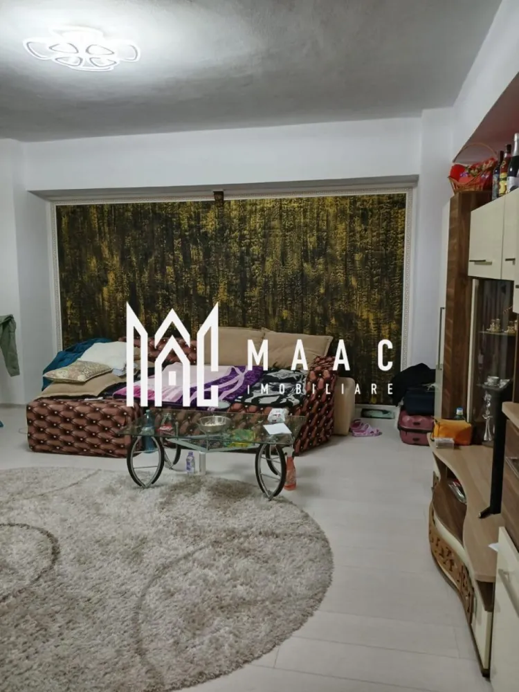 Apartament 2 Camere I Decomandat I Etaj 3 I Mihai Viteazu - Maac Imobiliare vă propune spre vânzare un apartament de 2 camere decomandat, situat la etajul 3/17 al unui imobil din Selimbar, zona Mihai Viteazu - in apropiere de Lidl.

Apartamentul este extrem de spațios și include hol de intrare, living generos, dormitor confortabil, bucătărie separată, baie dotata cu cada și un balcon spațios.

Aferente: loc de parcare.

Imobilul a fost recent renovat și se prezintă în stare excelentă, fiind gata de locuit.

Apartamentul este luminos, aerisit și oferă un mediu plăcut și confortabil.

Zona beneficiază de acces ușor la mijloacele de transport în comun și se află în apropierea diverselor magazine și restaurante, iar apropierea de Lidl și de centrul orașului adaugă un plus de confort și comoditate.

Disponibil imediat!

Pentru mai multe informații sau pentru a stabili o vizionare, nu ezitați să ne contactați, specificând ID: CP2312616