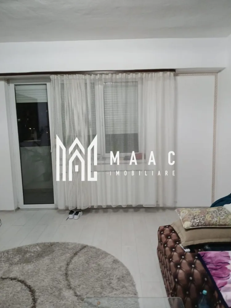 Apartament 2 Camere I Decomandat I Etaj 3 I Mihai Viteazu - Maac Imobiliare vă propune spre vânzare un apartament de 2 camere decomandat, situat la etajul 3/17 al unui imobil din Selimbar, zona Mihai Viteazu - in apropiere de Lidl.

Apartamentul este extrem de spațios și include hol de intrare, living generos, dormitor confortabil, bucătărie separată, baie dotata cu cada și un balcon spațios.

Aferente: loc de parcare.

Imobilul a fost recent renovat și se prezintă în stare excelentă, fiind gata de locuit.

Apartamentul este luminos, aerisit și oferă un mediu plăcut și confortabil.

Zona beneficiază de acces ușor la mijloacele de transport în comun și se află în apropierea diverselor magazine și restaurante, iar apropierea de Lidl și de centrul orașului adaugă un plus de confort și comoditate.

Disponibil imediat!

Pentru mai multe informații sau pentru a stabili o vizionare, nu ezitați să ne contactați, specificând ID: CP2312616
