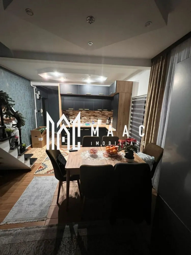 Apartament 3 Camere I Balcon I Hipodrom 2 - MAAC Imobiliare va propune spre vanzare un apartament cu 3 camere in zona Hipodrom 2.

Locuinta este structurata pe 2 niveluri si cuprinde: la parter-living cu bucatarie open space, zona de dining, baie cu dus si geam de aerisire; la etaj-doua dormitoare, balcon in care s-a amenajat zona de gatit.

Apartamentul este complet renovat: centrala termica noua (Ariston),partea electrica refacuta,balcon închis complet cu termopan și cu acoperiș nou, toate ferestrele schimbate, cu pervaz interior și exterior,uși interior schimbate,parchet,gresie living.

Apartamentul se vinde complet mobilat exact cum se vede poze.

In proximitate se gasesc centre comerciale, de invatamant, medicale, statii de autobuz, etc.

Pentru mai multe detalii specificati telefonic ca ati vazut apartamentul cu ID:CP2365675