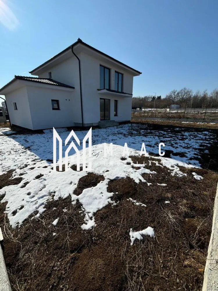 Casa individuală | Teren 500 mp | Calea Cisnădiei - MAAC Imobiliare oferă spre vânzare o casă individuală pe Calea Cisnădiei, cu o compartimentare bine gândită pe două niveluri.

Detalii cheie:

Parter: living, bucătărie, baie, spațiu tehnic, garaj și casa scării.
Etaj: 3 dormitoare, baie, casa scării.

Suprafața terenului este de 501 mp, iar curtea liberă are aproximativ 380 mp.

Utilitățile disponibile sunt energie electrică, apa și canalizare (în curs de execuție).

Stadiul de predare este „Alb”, ceea ce înseamnă că interiorul este pregătit pentru finisaje.

Încălzirea poate fi realizată cu pompă de căldură sau centrală termică pe curent (acestea nu sunt incluse în prețul casei).

Casa va fi intabulată pe numele noului proprietar.

Pentru mai multe detalii, vă rugăm să ne contactați, specificând ID:CP2363528