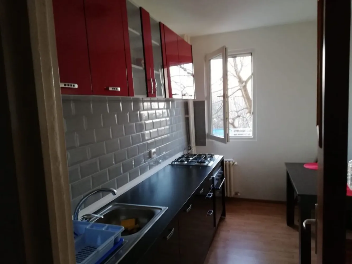 Apartament 2 camere de inchiriat Titan - De închiriat apartament 2 camere decomandat sector 3 zona Titan vedere parc IOR 
Etaj 4/10
 detalii suplimentare la telefon