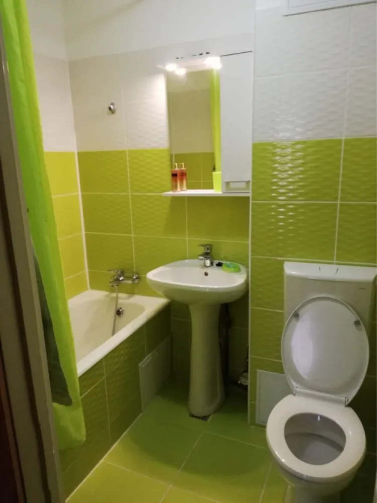 Apartament 2 camere de inchiriat Titan - De închiriat apartament 2 camere decomandat sector 3 zona Titan vedere parc IOR 
Etaj 4/10
 detalii suplimentare la telefon