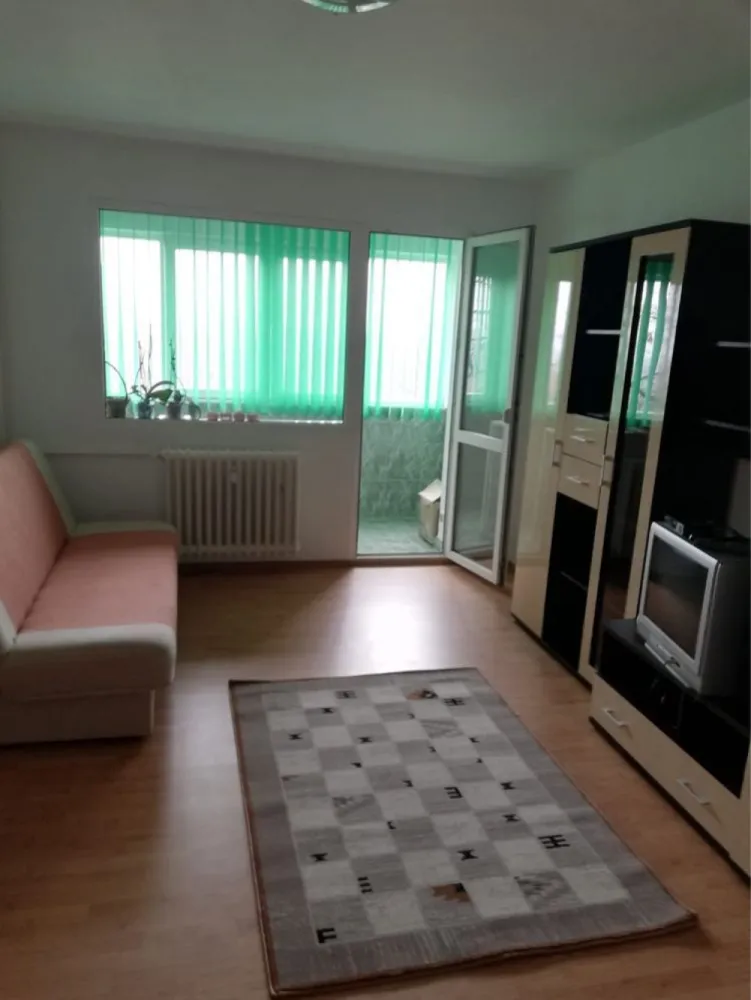 Apartament 2 camere de inchiriat Titan - De închiriat apartament 2 camere decomandat sector 3 zona Titan vedere parc IOR 
Etaj 4/10
 detalii suplimentare la telefon