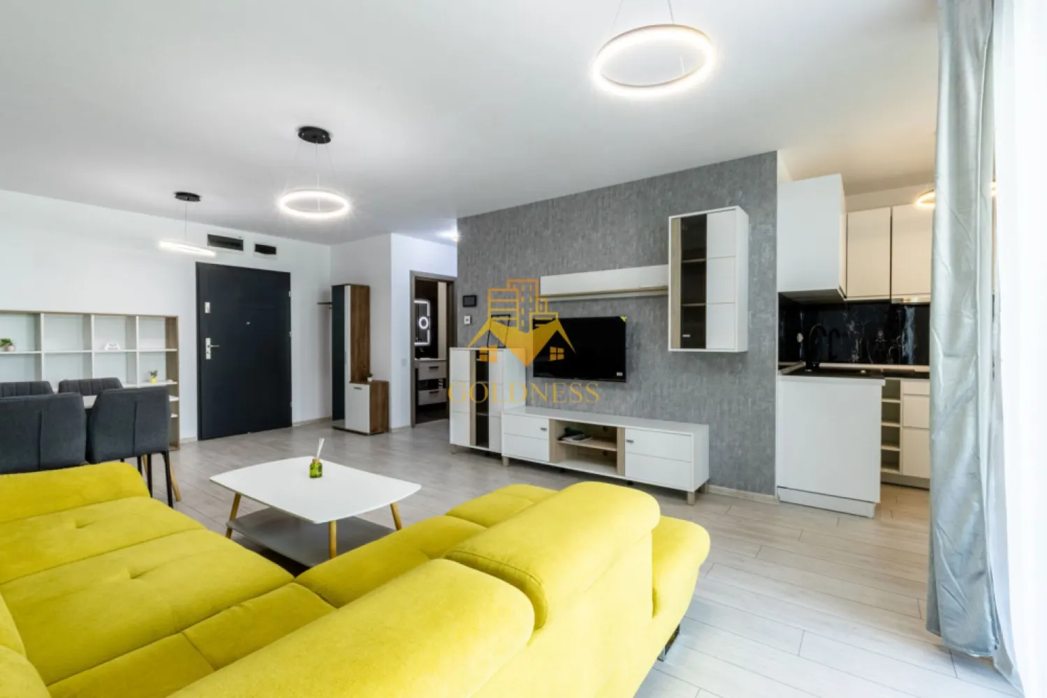 2 camere, Premium, bloc nou,terasa,Marasti Zona The Office,Record Park - GOLDNESS Imobiliare vă propune spre închiriere un apartament cu 2 camere complet mobilat și utilat, la etajul 1 într-un imobil de 7 etaje, în Cartierul Marasti.
Dispune de loc de parcare subterana!
Se află în apropierea stațiilor de transport în comun, magazine, restaurante, spații verzi, farmacii, etc. 

Apartamentul este compartimentat astfel:
 - dormitor cu pat matrimonial, dressing, noptiere
 - living cu bucatarie open space complet utilată și mobilată, canapea extensibilă, loc de servit masa 
 - baie cu cabina de dus, calorifer port prosop și dulap pentru depozitare.
 - terasa de 12 mp.

Imobilul este dotat cu toate cele necesare- centrală pe imobil, frigider, aragaz, hotă, mașină de spălat haine, etc. 

Dacă sunteți interesați de acest apartament și doriți să îl vizionați, dar și pentru alte oferte nu ezitați să ne contactați telefonic sau prin e-mail. Vă stăm la dispoziție!
Pentru intermediere se percepe un comision de 50% din prețul chiriei!