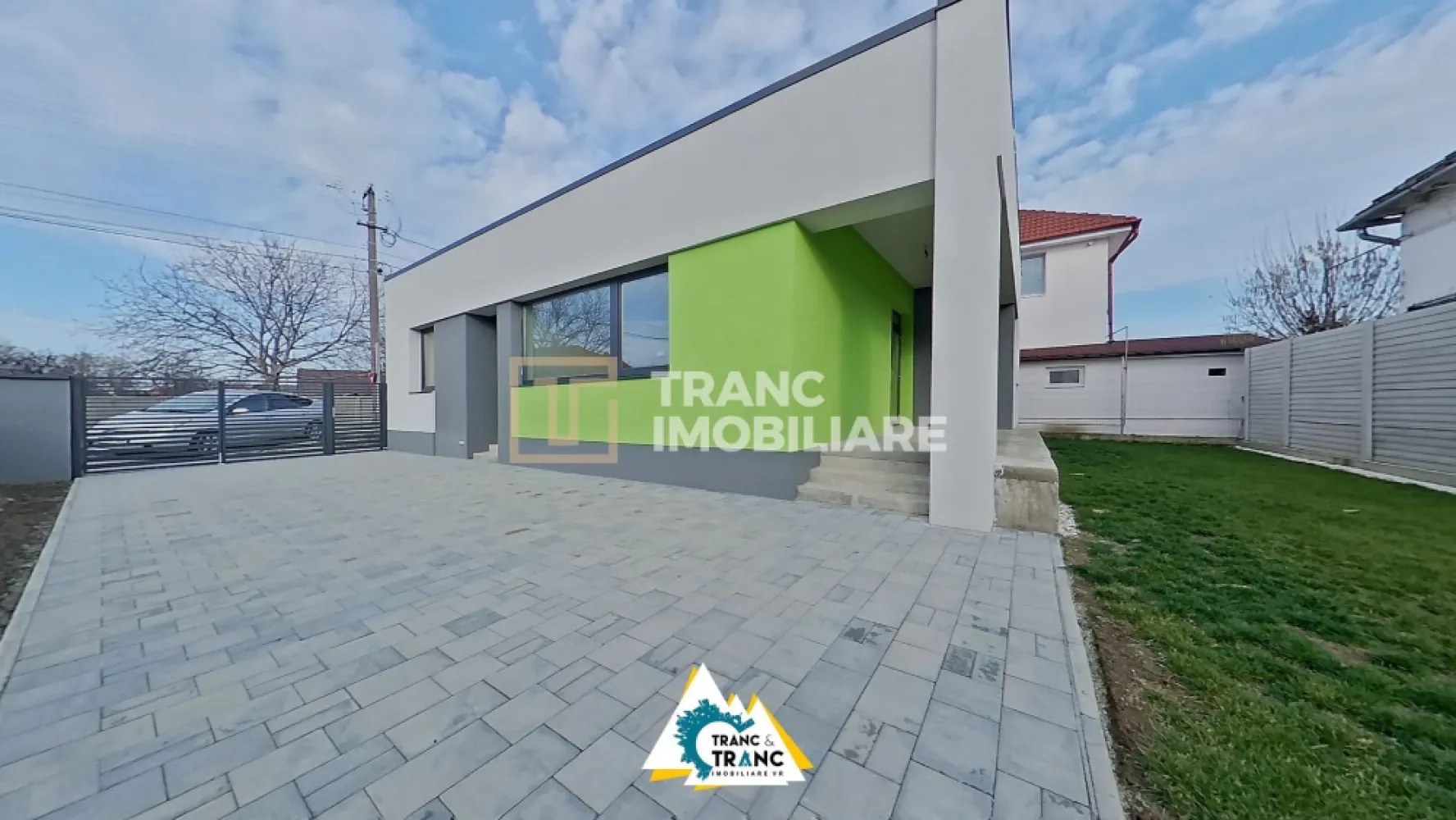 Vila in stil mediteranean cu 3 camere construita in 2024 in Vlaidimirescu - Vila in stil mediteranean cu 3 camere construita in 2024 in Vlaidimirescu

Într-o zonă liniștită din Vladimirescu, se află această casă nouă, pe un singur nivel, construită în 2024, în stil mediteranean, cu un design modern și materiale de calitate superioară. Cu o suprafață construită de 110 mp și o suprafață utilă de 80 mp, casa este amplasată pe un teren de 276 mp, fiind ideală pentru o familie care își dorește un cămin confortabil și eficient energetic.

Locuința este dispusă pe un singur nivel și este compartimentată inteligent, având două dormitoare spațioase, o bucătărie în open space cu sufrageriam o baie și o terasă ideală pentru relaxare. Construcția este realizată integral din cărămidă Porotherm de 30 cm, ceea ce oferă o izolație fonică și termică excelentă.

Casa este prevăzută cu încălzire în pardoseală pe toată suprafața, iar izolația exterioară este realizată din polistiren de 15 cm, asigurând eficiență energetică ridicată. Acoperișul beneficiază de o izolație de 20 cm și este proiectat cu o înclinație optimă pentru scurgerea apei pluviale. Ferestrele și ușile sunt din tripan, oferind atât confort termic, cât și o izolare fonică de excepție.

Proprietatea dispune de toate utilitățile inclusiv montata o centrală termică pe gaz. Se predă la alb, cu pereții finisați cu lavabil și șapă turnată, astfel încât viitorul proprietar să își poată personaliza finisajele după bunul plac.

Un mare avantaj al acestei proprietăți este faptul că este complet împrejmuită cu un gard prefabricat, asigurând intimitate și siguranță. Accesul se face printr-o poartă modernă metalică, care adaugă un plus de eleganță și securitate.

Această casă reprezintă o oportunitate excelentă pentru cei care își doresc o locuință modernă, eficientă energetic și construită cu atenție la detalii. Indiferent ca doresti sa faci o investitie profitabila in domeniul imobiliar sau daca doresti sa te muti in cel mai scurt timp, aceasta casa iti oferagarantia calitatii si garantia cresterii valorii in timp.

Pentru mai multe informații sau pentru o vizionare, nu ezitați să ne contactați!