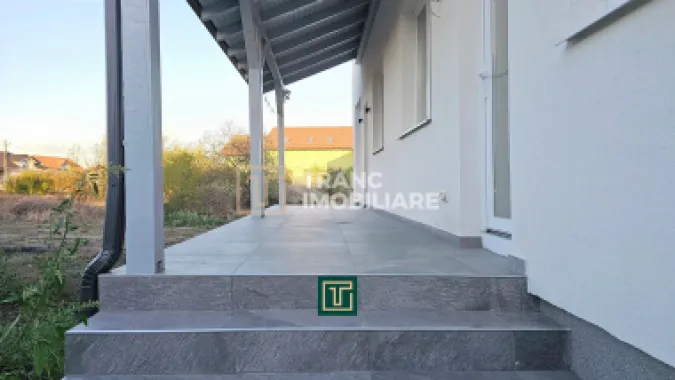 Jumătate de duplex nou cu 4 camere in Vladimirescu