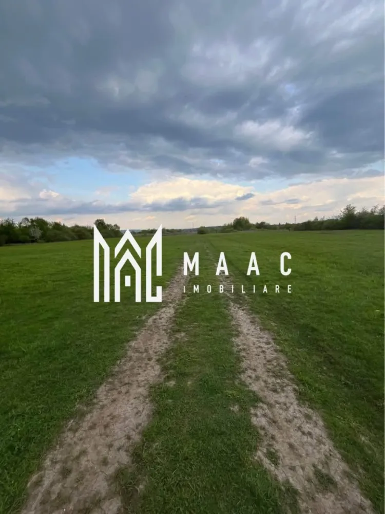 Teren Intravilan I 442 MP I Calea Cisnădiei - MAAC Imobiliare vă propune spre vânzare o parcelă de teren intravilan, ideală pentru construcții, situată într-o zonă liniștită, în apropierea viitoarei centuri de sud a Sibiului. Caracteristici teren: 📍 Suprafață totală: 442 mp + cotă de drum 38 mp 📍 Deschidere: între 16-18 metri, ideală pentru diverse tipuri de construcții 📍 Acces: drum nepavat, 500 metri de drumul principal 📍 Utilități la 300-400 m de teren Terenul este o oportunitate excelentă pentru investiție sau pentru construcția unei locuințe într-o zonă în dezvoltare, cu acces rapid către principalele artere ale orașului. 📞 Pentru mai multe detalii și vizionări, precizati telefonic ca ati vazut anuntul cu ID: CP2314219