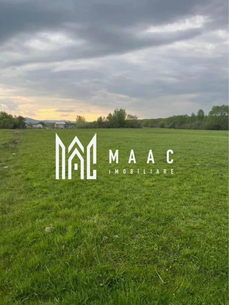 Teren Intravilan I 442 MP I Calea Cisnădiei - MAAC Imobiliare vă propune spre vânzare o parcelă de teren intravilan, ideală pentru construcții, situată într-o zonă liniștită, în apropierea viitoarei centuri de sud a Sibiului. Caracteristici teren: 📍 Suprafață totală: 442 mp + cotă de drum 38 mp 📍 Deschidere: între 16-18 metri, ideală pentru diverse tipuri de construcții 📍 Acces: drum nepavat, 500 metri de drumul principal 📍 Utilități la 300-400 m de teren Terenul este o oportunitate excelentă pentru investiție sau pentru construcția unei locuințe într-o zonă în dezvoltare, cu acces rapid către principalele artere ale orașului. 📞 Pentru mai multe detalii și vizionări, precizati telefonic ca ati vazut anuntul cu ID: CP2314219