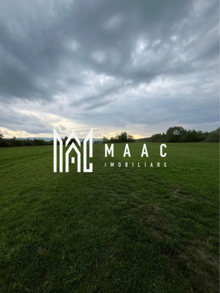 Teren Intravilan I 442 MP I Calea Cisnădiei - MAAC Imobiliare vă propune spre vânzare o parcelă de teren intravilan, ideală pentru construcții, situată într-o zonă liniștită, în apropierea viitoarei centuri de sud a Sibiului. Caracteristici teren: 📍 Suprafață totală: 442 mp + cotă de drum 38 mp 📍 Deschidere: între 16-18 metri, ideală pentru diverse tipuri de construcții 📍 Acces: drum nepavat, 500 metri de drumul principal 📍 Utilități la 300-400 m de teren Terenul este o oportunitate excelentă pentru investiție sau pentru construcția unei locuințe într-o zonă în dezvoltare, cu acces rapid către principalele artere ale orașului. 📞 Pentru mai multe detalii și vizionări, precizati telefonic ca ati vazut anuntul cu ID: CP2314219