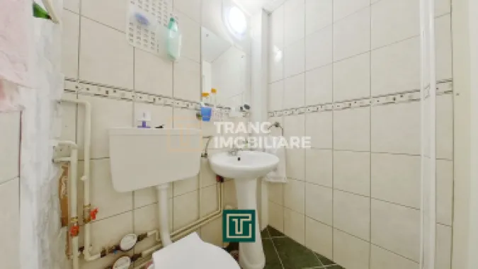 Garsonieră decomandata la 500 m de AFi si Atrium la etajul 3