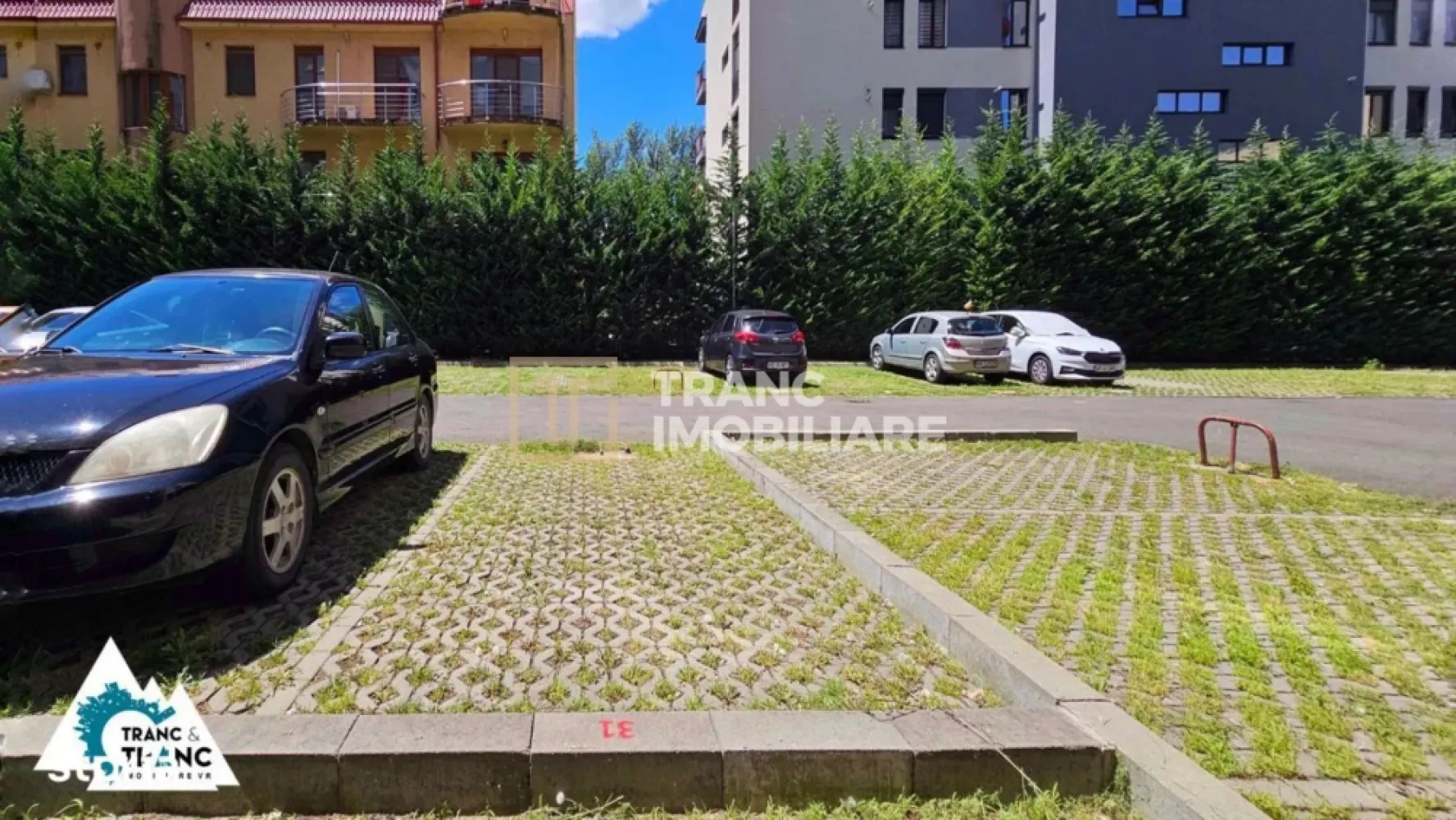 Parcare privata, ingradita, la blocurile Ared din Micalaca - Cauți un loc de parcare în Micalaca?

Îți oferim oportunitatea de a achiziționa un loc de parcare în curtea privată a Blocului Ared din Arad, la un preț extrem de competitiv.

În preț este inclus accesul securizat prin poartă acționată electric, astfel încât mașina ta să fie în deplină siguranță. Curtea este supravegheată video, cu camere amplasate în întreaga zonă, oferind un plus de confort și protecție.

Alege siguranța și confortul unui loc de parcare propriu, fără grija locurilor ocupate sau a lipsei de spațiu.

Contactează-ne pentru mai multe detalii și asigură-ți locul de parcare!