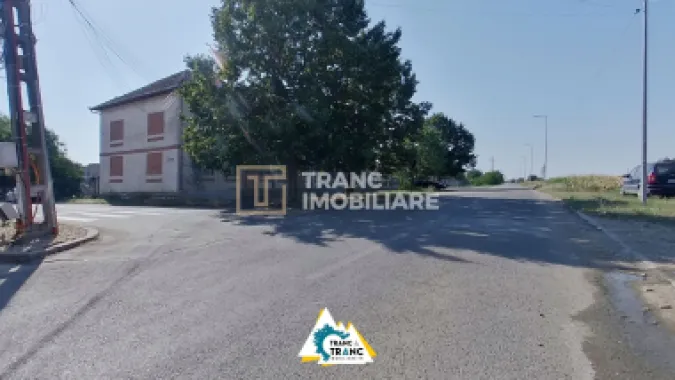 Clădire împunătoare de 540 mp pe 2 nivele în Sânnicolau Mic