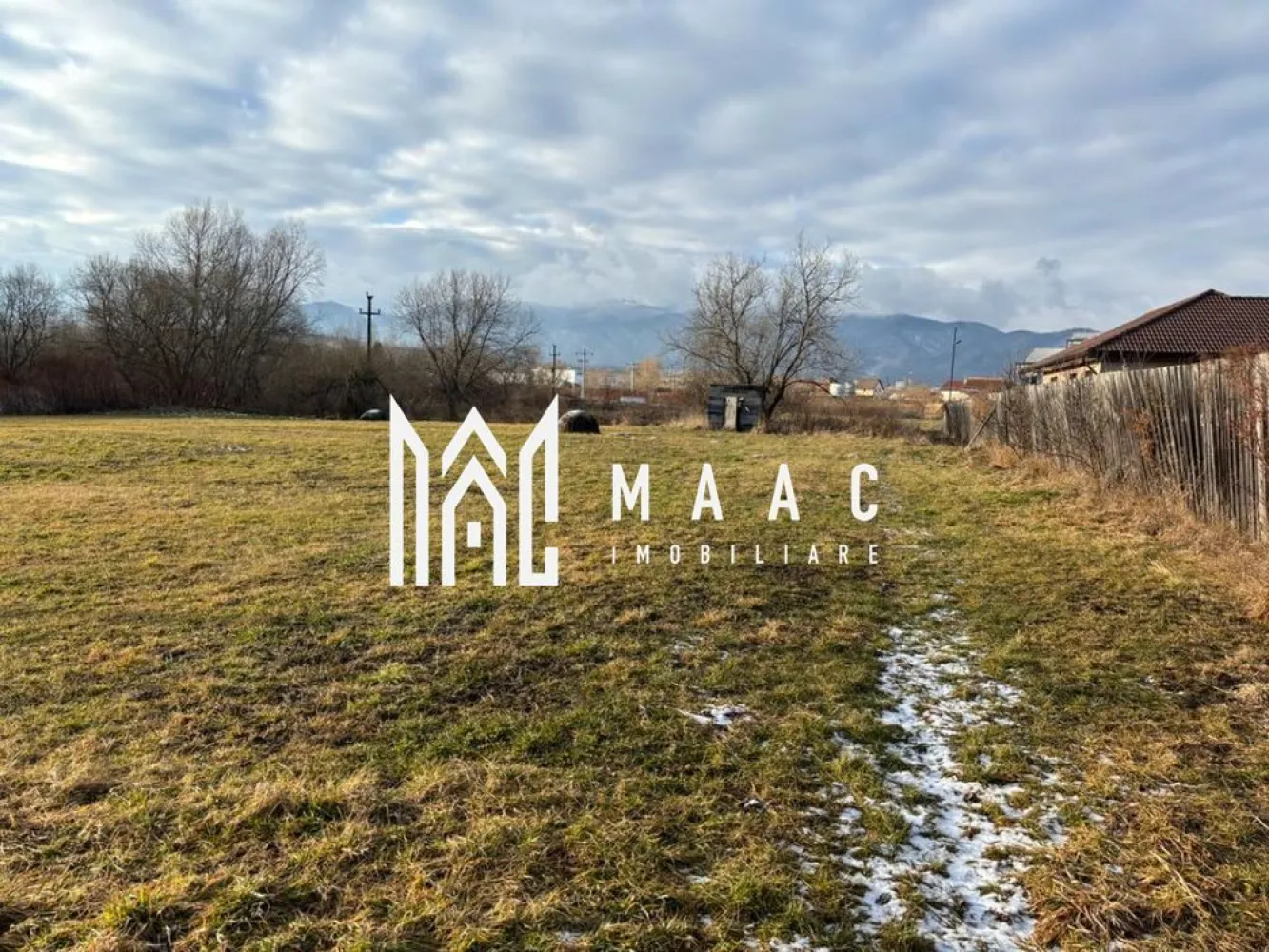Teren Intravilan | 4400 Mp | Cisnadie - MAAC Imobiliare vă propune spre vânzare un teren intravilan situat în Cisnădie, cu o suprafață de 4400 mp.

 Proprietatea se află într-o zonă deosebită, liniștită și în plină dezvoltare, ideală pentru investiții imobiliare sau construirea unui proiect rezidențial.
 Locul oferă atât liniște, cât și acces rapid la facilități, fiind o alegere excelentă pentru cei care doresc să se stabilească într-o zonă aflată în expansiune.

Pentru mai multe detalii, vă rugăm să ne contactați specificand ID: CP2311922