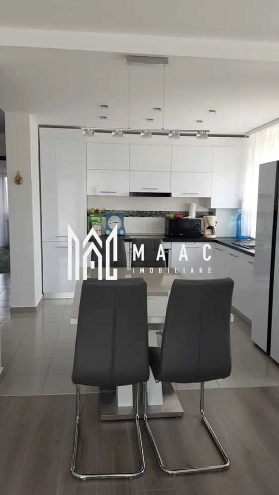 Apartament | 3 Camere | 70 Mp| Terasa deasupra apartamentului | - MAAC Imobiliare vă propune spre vânzare un apartament modern, compus din 2 dormitoare, 2 băi, un living generos, open space cu bucătăria (~70 m²), și o terasă impresionantă, situată deasupra apartamentului, cu o suprafață totală de aproximativ 70 m². Dintre aceștia, 30 m² sunt închiși și amenajați ca living și bucătărie suplimentară, iar restul de 40 m² constituie o terasă liberă, ideală pentru relaxare sau activități în aer liber. Apartamentul se vinde complet mobilat și utilat, oferind un confort deosebit într-o locație liniștită și accesibilă.
Pentru mai multe detalii, vă rugăm să ne contactați:CP2311791