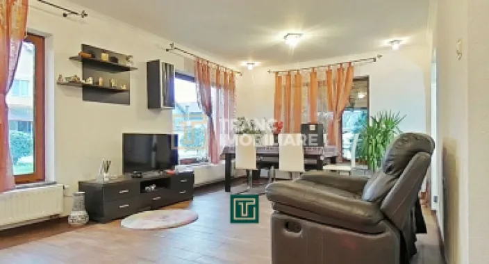 Casă impresionantă cu 15 camere, teren generos, piscină in Fantanele, Arad