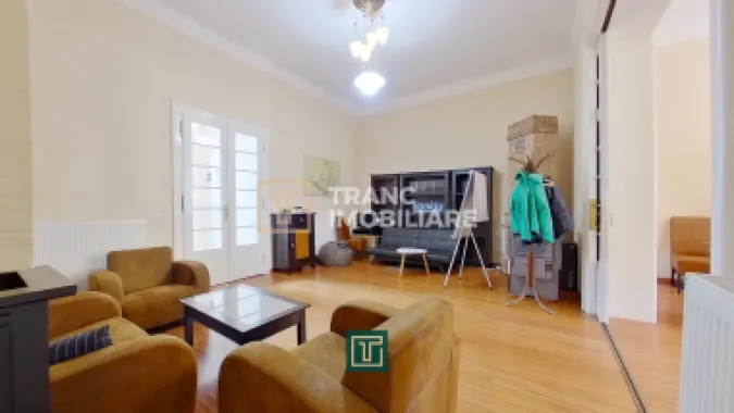 Apartament cu personalitate cu 2 camere cu terasă în centrul Aradului