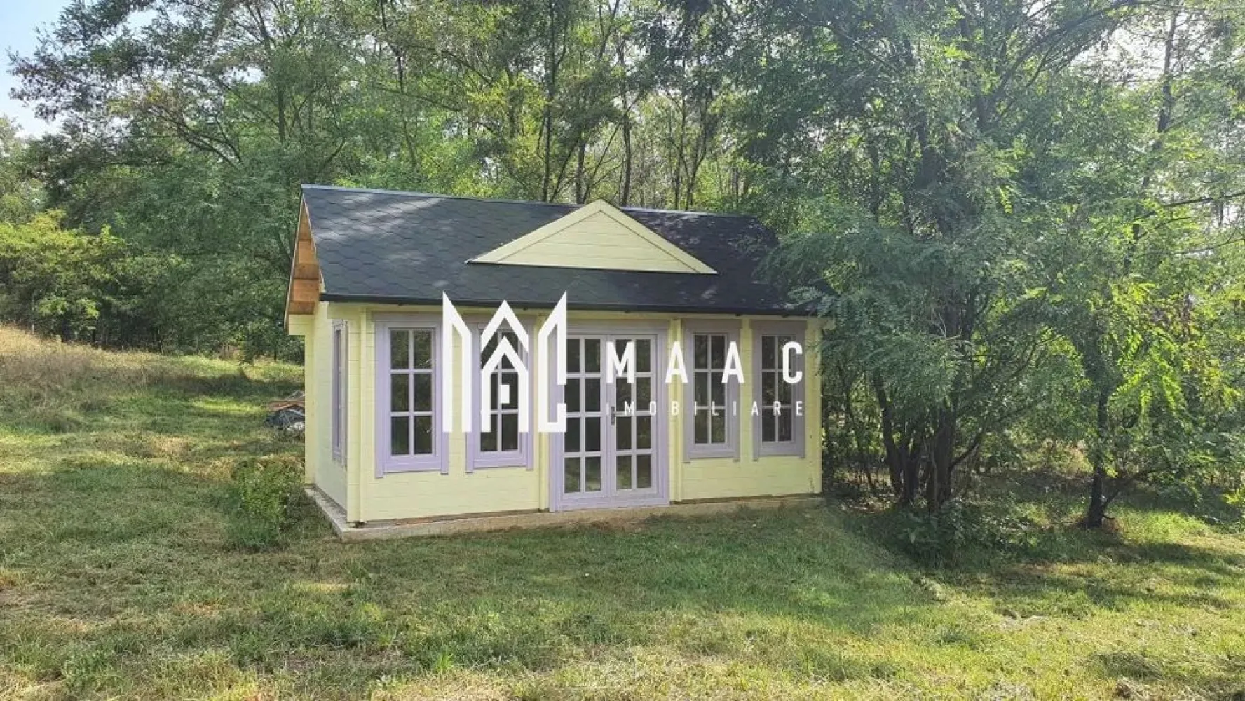 Teren | Mohu | 1703 MP | - MAAC IMOBILIARE vă oferă teren superb de vânzare în Mohu, la marginea satului, pe dealul din spatele bisericii.

 Suprafața terenului este de 1703 m², cu deschidere de 25,74 m și lungime de 70,9 m. 
Terenul este acoperit de o pădure de salcâmi tineri, printre care s-au construit 3 anexe din lemn, cu autorizație de construcție. Cabanele de lemn de pin nordic sunt construite pe fundație de beton, iar acoperișul este izolat și acoperit cu șindrilă. 

Terenul este racordat la apă curentă și dispune de fosă septică pentru canalizare (fosa septică are o capacitate de 2000 m³).

Pentru mai multe detalii specificati ca ati vazut anuntul cu ID: CP2297889