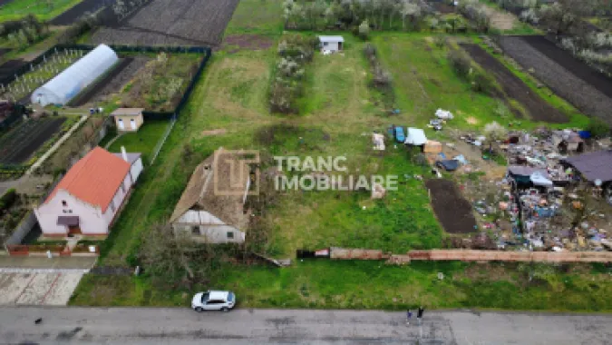 Teren intravilan 3.593 mp de vânzare în Parța