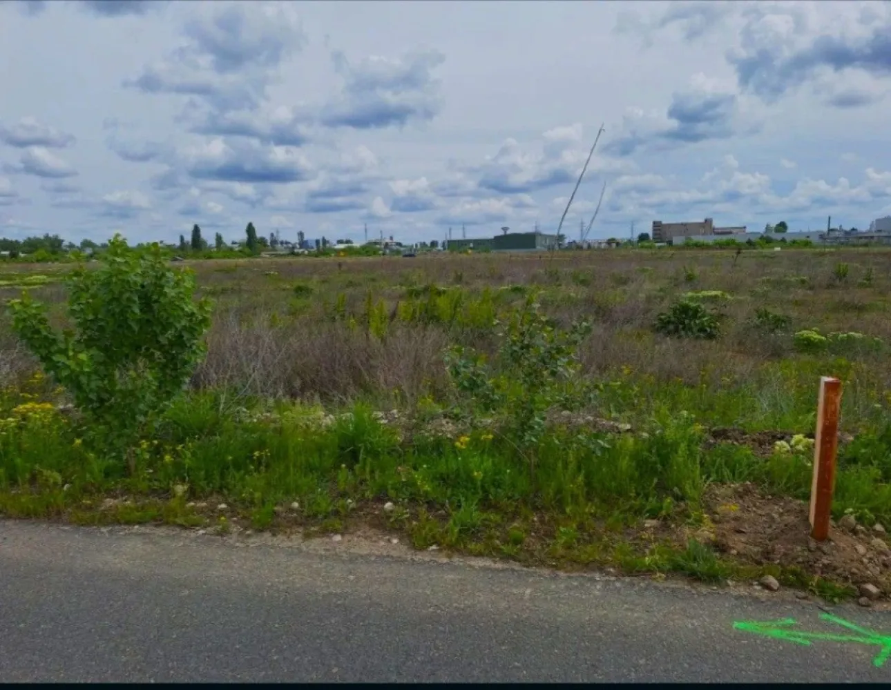 Vand teren in Theodor Pallady Sectorul 3 Bucuresti, - K Imobiliare propunem spre vânzare un teren intravilan situat în Theodor Pallady Sector 3, zona Gura Solcii, într-o zonă în plină dezvoltare, ideală pentru construcție rezidențială sau investiție.

Terenul are o suprafață de 1667 mp și beneficiază de o deschidere generoasă la stradă, fiind ușor accesibil.

 Localizare excelentă, cu acces rapid către zonele principale din București.

* Suprafață: 1667 mp
* Deschidere: aprox. 25 ml (conform schiței)
* Teren intravilan
* Acces direct din stradă

Utilități:

* Apă și canalizare disponibile în fața terenului (cămin existent pentru racordare)
* Electricitate în zonă
**Regim urbanistic:**
* Certificat de urbanism de informare disponibil
* Regim de înălțime: P+2

**Avantaje:**

* Zonă în dezvoltare rapidă
* Ideal pentru construcție casă / duplex / mic ansamblu rezidențial
* Investiție cu potențial ridicat de creștere
* Acces facil către oraș

---