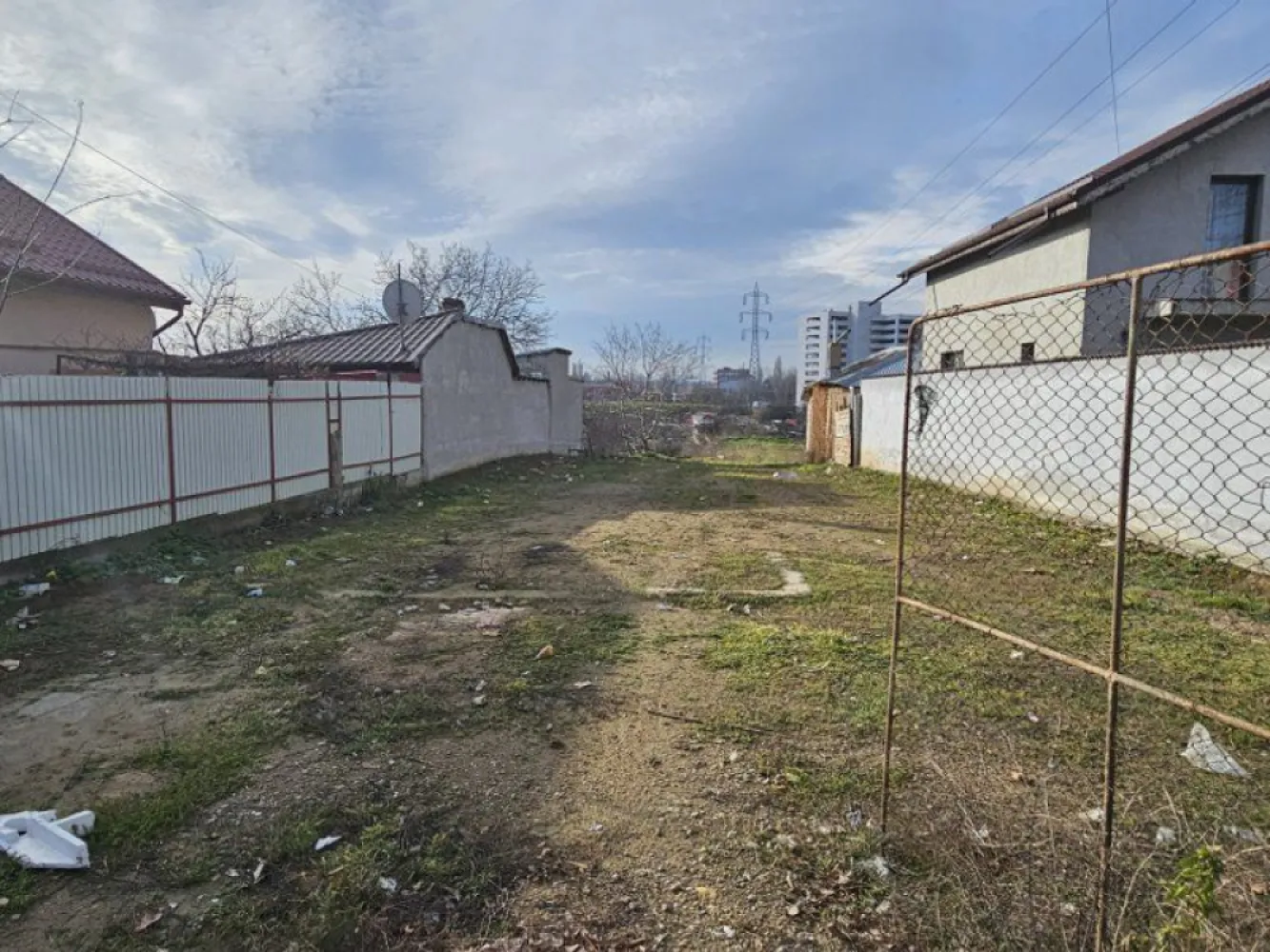 Catelu Ilfov de vanzare teren 1300 mp - K Imobiliare propune spre vanzare in zona A2 Catelu in apropiere de Metrou Anghel Saligny teren intravilan suprafata 1300 mp deschidere la strada cu toate utilitatile.