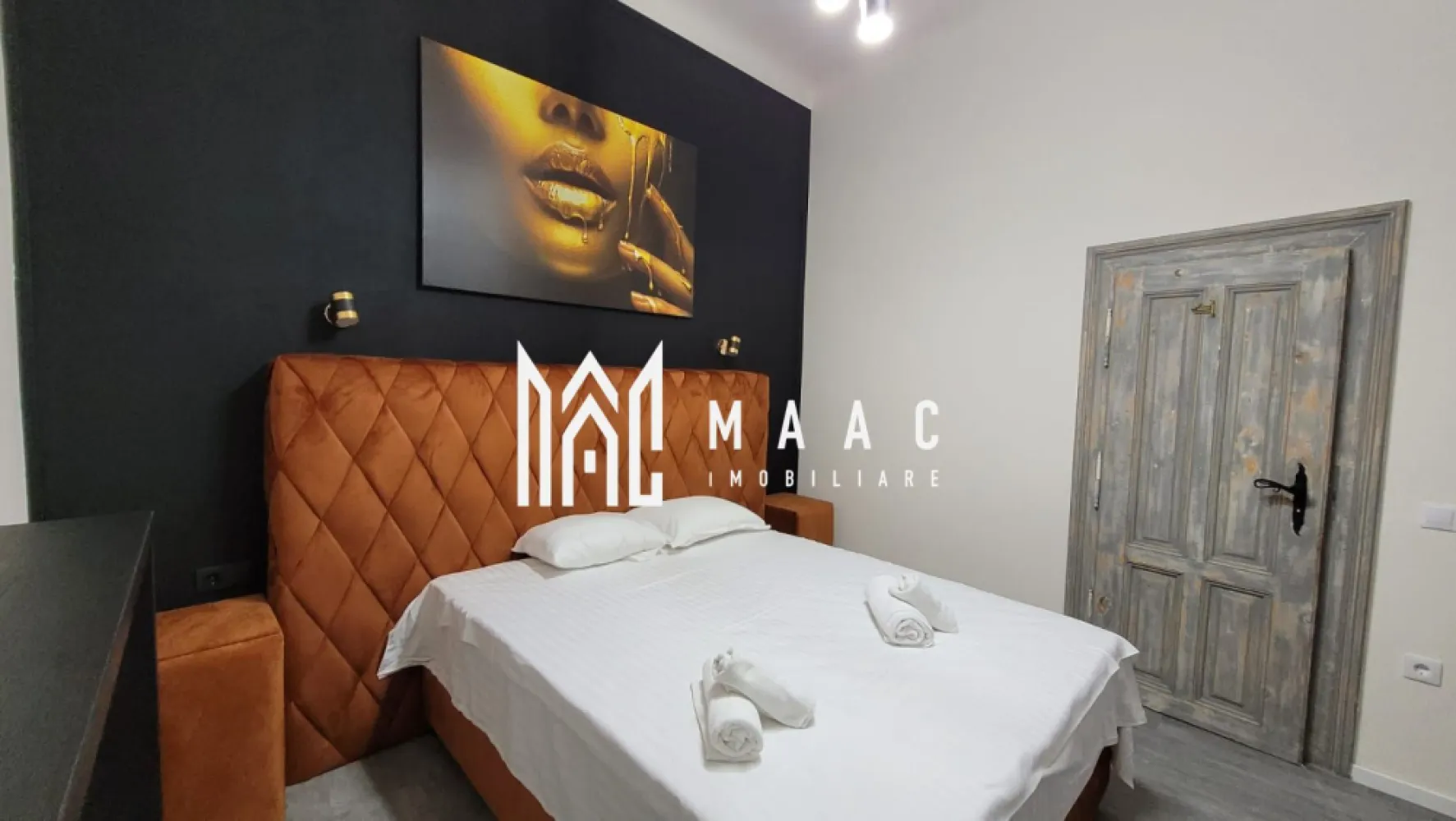 Apartament in Regim Hotelier | Centru | 82MPU | Pivnita - MAAC Imobiliare vă propune spre vânzare o proprietate compartimentată în 2 unități, ideală pentru investiție, cu o suprafață utilă de 82 mp și o suprafață construită de 115 mp, concepută pentru a oferi randament excelent din închiriere sau posibilitatea utilizării de către mai multe familii.

Imobilul este împărțit în 2 apartamente cu 2 camere, fiecare cu acces propriu. Primul apartament este complet funcțional și modern amenajat, iar al doilea este în curs de amenajare, oferind flexibilitate în personalizare sau optimizare pentru închiriere. Proprietatea beneficiază de finisaje moderne și este pregătită pentru utilizare imediată.

Compartimentare:
-4 camere, dintre care 2 dormitoare
-2 băi
-2 bucătării

Facilități și dotări:
-Centrală termică proprie, cu calorifere pentru fiecare unitate
-Uși de intrare din lemn sau PVC
-Aragaz
-Hotă
-Frigider
-TV
-Conexiune la internet wireless în fiecare unitate
-Confort și infrastructură:
-Străzi asfaltate și iluminate
-Racordare la apă, canalizare, gaz, curent electric, telefon și internet de mare viteză
-Acces rapid la mijloace de transport în comun

Avantaje:
-Compartimentare ideală pentru închiriere, cu potențial ridicat de randament investițional
-Suprafață utilă de 82 mp, bine distribuită
-Amenajări moderne și dotări care sporesc atractivitatea proprietății

Proprietatea este potrivită pentru investitori care urmăresc obținerea de venituri pasive din chirii sau pentru familii care doresc să locuiască împreună, beneficiind totodată de intimitatea oferită de două unități distincte.

Pentru mai multe detalii și programarea unei vizionări, vă rugăm să menționați la telefon numărul CP2290135.