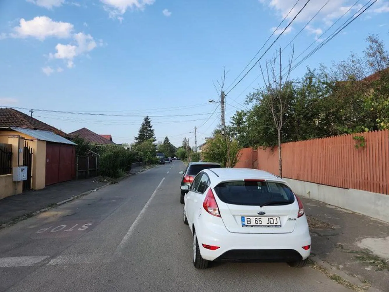 Oportunitate strategică de investiție – teren premium Străulești - K Imobiliare vă propune spre achiziție un teren cu potențial excepțional de dezvoltare, situat în zona Străulești – str. Nădes, una dintre ariile în plină expansiune din nordul Capitalei.

Detalii proprietate:

* Suprafață: **15.500 mp**
* Deschidere: **98 ml**
* Regim urbanistic: **M3 – P+4**
* POT: **60%**
* CUT: **2,5**
* Destinație: **rezidențial / birouri / servicii**

Avantaje competitive:

* Toate utilitățile disponibile la stradă
* Acces facil și vizibilitate excelentă
* Amplasare într-o zonă în continuă dezvoltare
* Ideal pentru proiecte rezidențiale de anvergură sau mixed-use

Localizare premium:
Poziționat într-o zonă liniștită, dar cu acces rapid către principalele artere și puncte de interes din nordul orașului – un echilibru perfect între dezvoltare și confort urban.

**Potrivit pentru investitori vizionari:**
Acest teren oferă cadrul ideal pentru dezvoltări profitabile, într-un context urban favorabil și cu parametri urbanistici generoși.