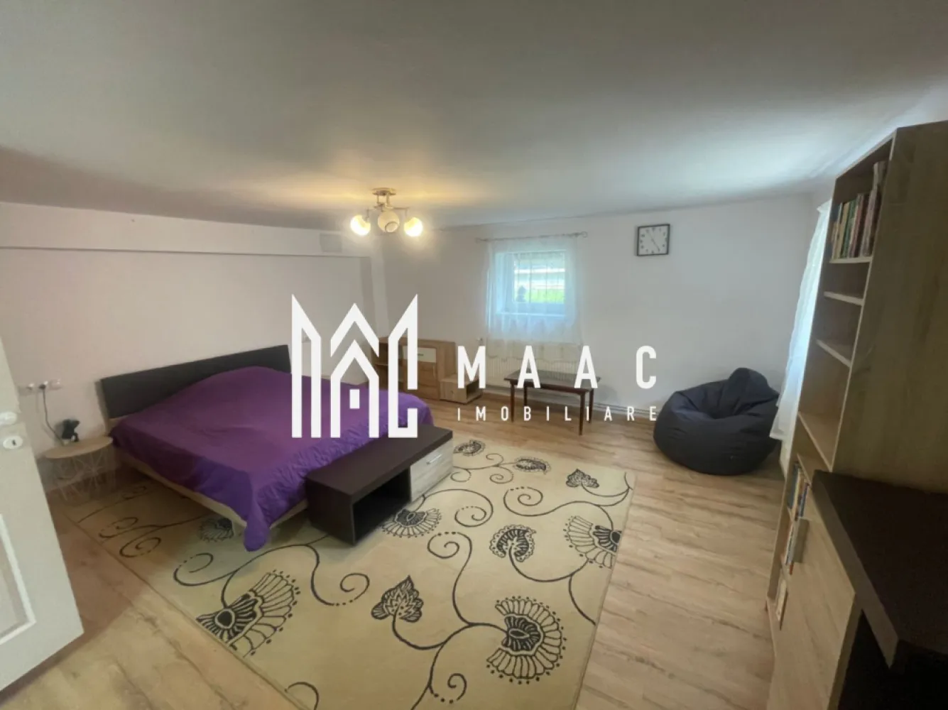 Apartament 2 camere| Utilitati incluse | Zona Sub Arini | 90 mp - MAAC Imobiliare vă propune spre închiriere un apartament spațios la curte cu 2 camere decomandate, situat aproape de parcul Sub Arini si de centrul orasului.

Apartamentul este decomandat, are o suprafață utilă de aproximativ 90 mp și este compartimentat din dormitor, living cu bucatarie, hol de acces, camera de serviciu si baie.

Avantajele proprietății includ:
- locație premium
- zonă liniștită, cu valoare rezidențială ridicată
- acces rapid către centrul orașului și principalele puncte de interes
- potrivit pentru familii, studenti si persoane singure

In pretul chiriei sunt incluse utilitatile: apa, gaz si curent.
Se percepe o garantie de luna de chirie in avans.

Pentru mai multe detalii sau programarea unei vizionări, nu ezitați să ne contactați specificand ID: CP3072636