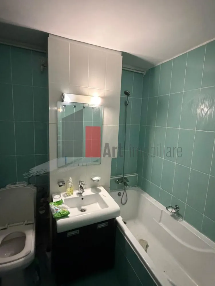 Apartament cu 3 camere de vanzare-Crangasi-loc de parcare