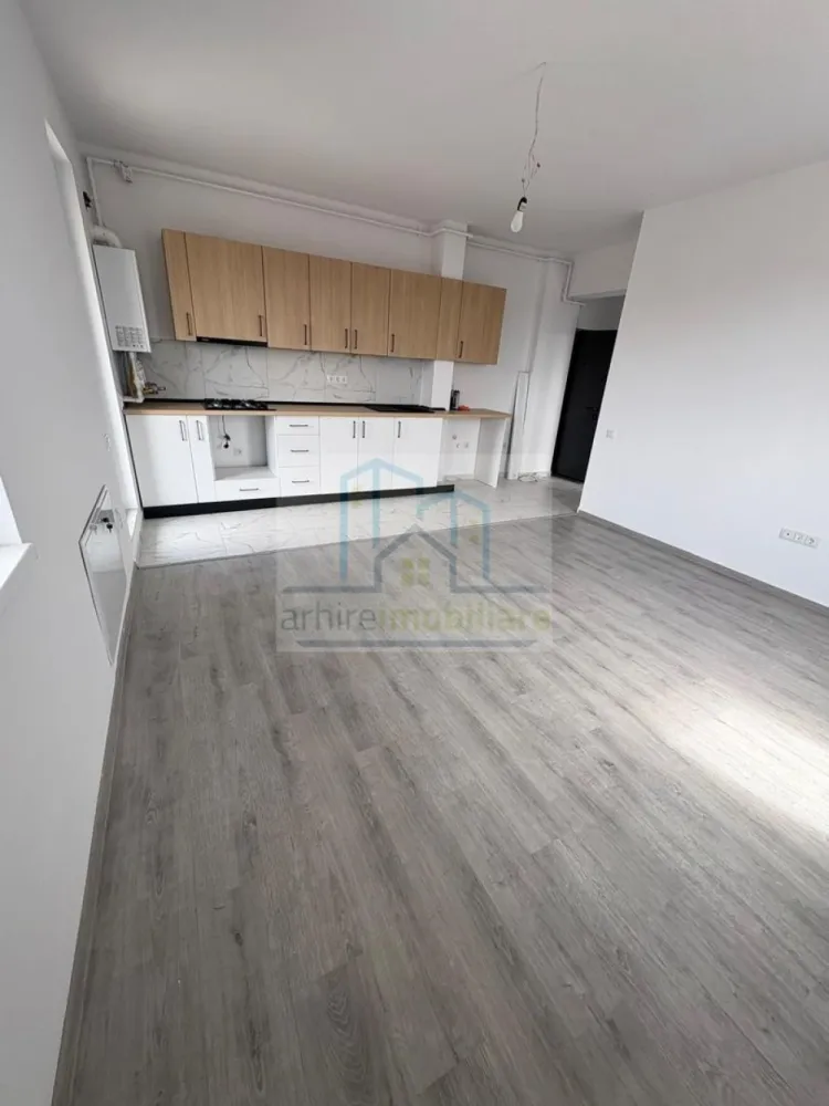 Apartament 2 camere | Bloc nou 2026 | Luminos | Încălzire pardoseală | - ✨ Apartament 2 camere modern | Bloc nou 2026 | Str. Ghetu Anghel nr. 100, Sector 3 ✨

ArhireImobiliare vă propune spre vânzare un apartament de 2 camere decomandat, situat într-un imobil nou, finalizat în 2026, într-o zonă în plină dezvoltare din Sector 3 – Strada Ghetu Anghel nr. 100. O alegere ideală atât pentru locuire, cât și pentru investiție sigură.

🏡 Detalii proprietate
Suprafață utilă: 48 mp
Etaj: 3/4 (cu lift)
Bloc nou, finalizat în 2026
Compartimentare decomandată, eficient gândită
✨ Dotări și finisaje premium
Încălzire în pardoseală – confort sporit în orice sezon
Ferestre tripan – izolare termică și fonică superioară
Bucătărie mobilată și utilată
Dormitor mobilat (pat + saltea)
Baie complet echipată
Spații bine optimizate + lumină naturală pe tot parcursul zilei
📍 Localizare & accesibilitate
10–12 minute până la metrou Republica
Acces facil STB: 253, 330, 103 + N104
Conectivitate rapidă către Pallady, Titan și Industriilor
Magazine și facilități la doar 5–6 minute distanță
⭐ Avantaje cheie

✔ Bloc nou – costuri reduse de întreținere
✔ Încălzire în pardoseală – confort modern
✔ Geamuri tripan – liniște și eficiență energetică
✔ Etaj intermediar – echilibru termic optim
✔ Apartament gata de locuit sau închiriat imediat

💰 Preț vânzare: 97.800 € (ușor negociabil)
🚫 COMISION 0% pentru cumpărător

📞 Te așteptăm la vizionare pentru a descoperi un apartament modern, eficient și pregătit pentru mutare imediată.
