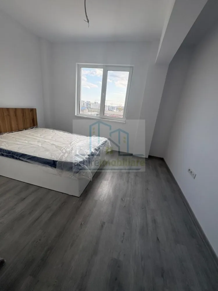 Apartament 2 camere | Bloc nou 2026 | Luminos | Încălzire pardoseală | - ✨ Apartament 2 camere modern | Bloc nou 2026 | Str. Ghetu Anghel nr. 100, Sector 3 ✨

ArhireImobiliare vă propune spre vânzare un apartament de 2 camere decomandat, situat într-un imobil nou, finalizat în 2026, într-o zonă în plină dezvoltare din Sector 3 – Strada Ghetu Anghel nr. 100. O alegere ideală atât pentru locuire, cât și pentru investiție sigură.

🏡 Detalii proprietate
Suprafață utilă: 48 mp
Etaj: 3/4 (cu lift)
Bloc nou, finalizat în 2026
Compartimentare decomandată, eficient gândită
✨ Dotări și finisaje premium
Încălzire în pardoseală – confort sporit în orice sezon
Ferestre tripan – izolare termică și fonică superioară
Bucătărie mobilată și utilată
Dormitor mobilat (pat + saltea)
Baie complet echipată
Spații bine optimizate + lumină naturală pe tot parcursul zilei
📍 Localizare & accesibilitate
10–12 minute până la metrou Republica
Acces facil STB: 253, 330, 103 + N104
Conectivitate rapidă către Pallady, Titan și Industriilor
Magazine și facilități la doar 5–6 minute distanță
⭐ Avantaje cheie

✔ Bloc nou – costuri reduse de întreținere
✔ Încălzire în pardoseală – confort modern
✔ Geamuri tripan – liniște și eficiență energetică
✔ Etaj intermediar – echilibru termic optim
✔ Apartament gata de locuit sau închiriat imediat

💰 Preț vânzare: 97.800 € (ușor negociabil)
🚫 COMISION 0% pentru cumpărător

📞 Te așteptăm la vizionare pentru a descoperi un apartament modern, eficient și pregătit pentru mutare imediată.