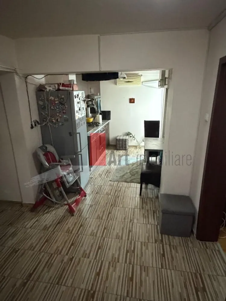Apartament cu trei camere de vanzare-Crangasi-loc de parcare