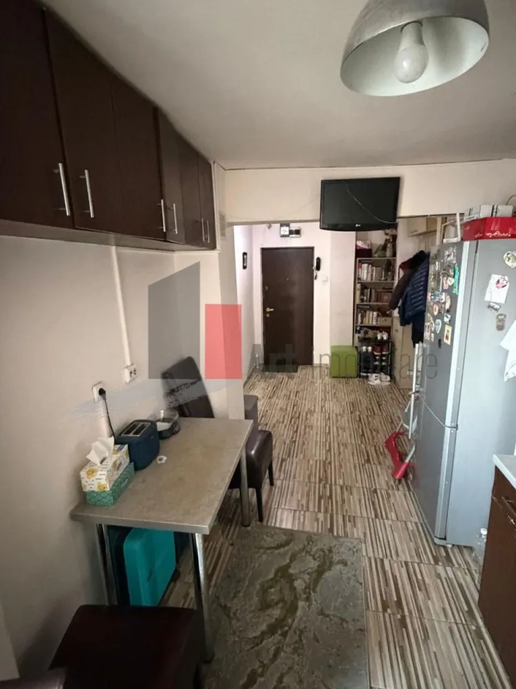 Apartament cu trei camere de vanzare-Crangasi-loc de parcare