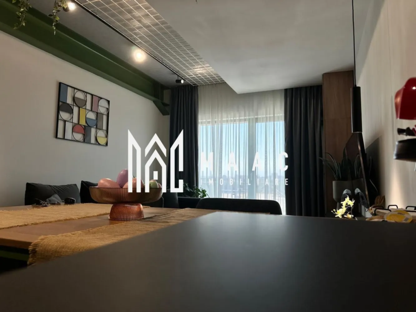 Apartament 2 Camere | Etaj 2 | The Lake Home SIBIU - MAAC Imobiliare va propune spre inchiriere Apartament Modern de Lux

Locație: Zonă liniștită, aproape de mijloacele de transport în comun, stație de taxi, magazine și farmacii.

 Caracteristici:
1 Dormitor: Confortabil și modern.
Bucătărie și Living: Spațios și luminos, ideal pentru relaxare și socializare.
1 Baie: Amenajată cu materiale de calitate.
1 Balcon: Perfect pentru momente de relaxare.
Loc de parcare privat: Inclus pentru un plus de confort.

Avantaje:
Apartament complet mobilat și utilat modern, cu finisaje de lux.
Se vinde exact cum se vede în poze, gata pentru mutare imediată.
Locație excelentă, în proximitatea tuturor facilităților necesare. 

 Contact MAAC Imobiliare: Sună acum pentru mai multe detalii sau pentru a programa o vizionare specificati : CP2272708