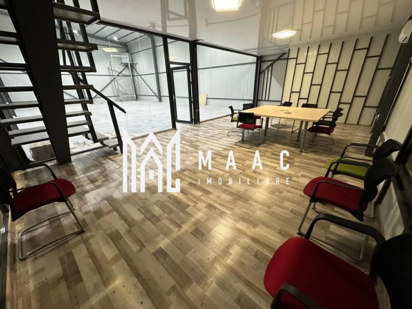 Hala | 250 MP | Teren 11.000 mp | - MAAC Imobiliare vă oferă spre vânzare o hală situată în Vestem, pe un teren cu suprafața de 11.000 mp, dotată cu toate utilitățile necesare și cu PUZ aprobat. Proprietatea beneficiază de o bandă de accelerare și oferă posibilitatea de a construi suplimentar pe o suprafață de 4750 mp, având regim de înălțime P+1+2.

Prețul de vânzare este de 900.000 EUR.

Pentru mai multe detalii sau pentru a programa o vizionare a halei, nu ezitați să ne contactați:CP2266280
