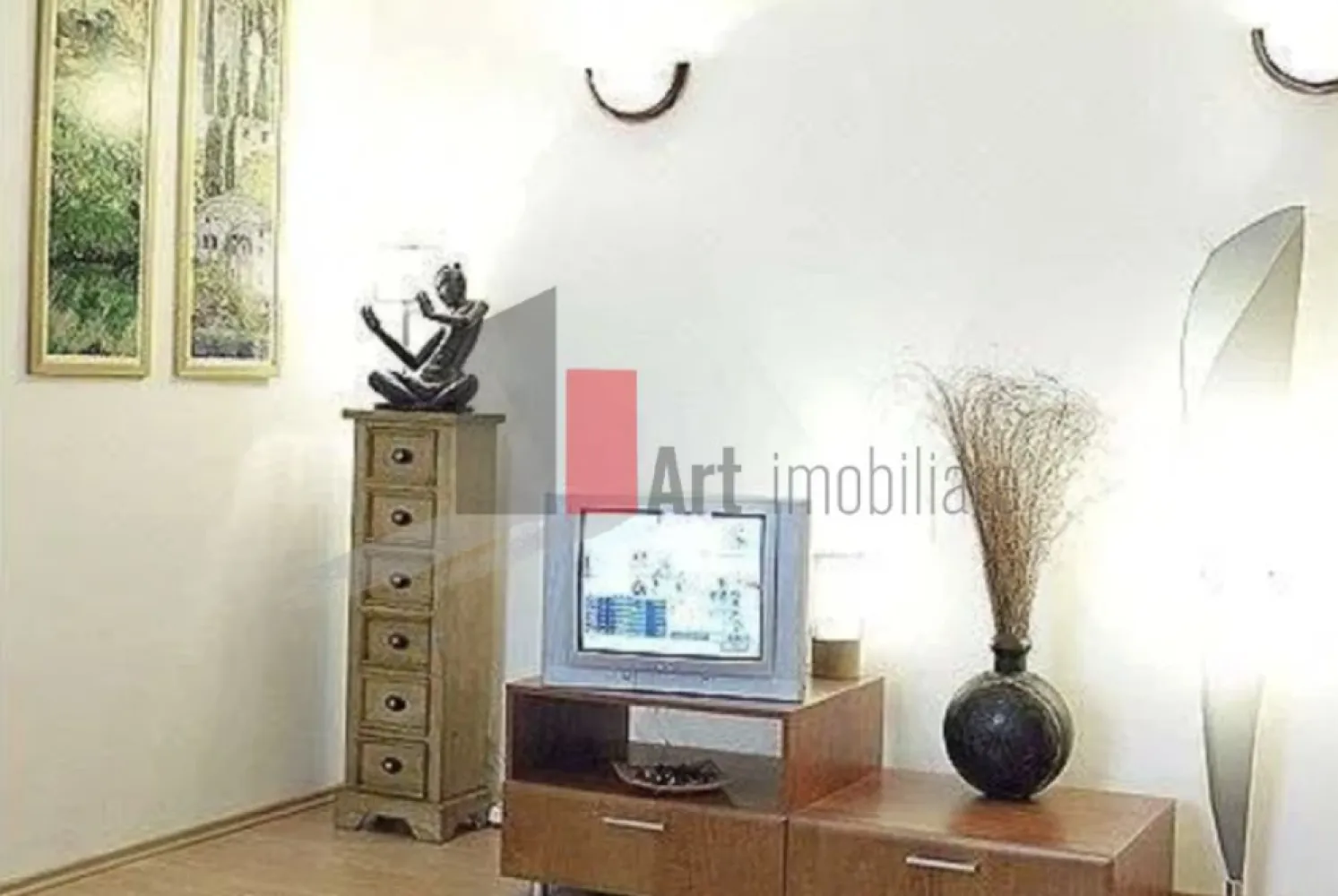 APARTAMENT 2 CAMERE UNIVERSITATE - Va prezentam spre vanzazare uin apartament de 2 camere situat in centrul Capitalei,
 aproape de Universitate, intr-un bloc fara risc seismic. 
 Apartamentul este situat la etajul 6 din 9 si a fost renovat in totalitate cu instalatii
 sanitare si electrice noi.
 Locuinta se vinde asa cum se vede in poze mobilata si utilitata.
 Se accepta si credit .
 Pentru alte imformatii sau vizionari sunati la 0722 371 033.