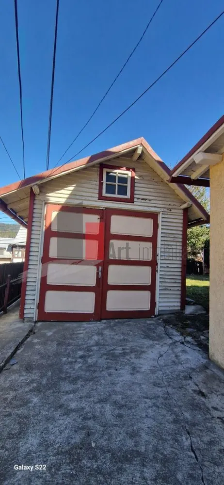 CASA DE VANZARE IN BUSTENI- POIANA TAPULUI - Va prezentam spre vanzare o casa in oras BUSTENI cartier POIANA TAPULUI.
 Casa are 3 camere , bucatarie, baie, hol, garaj .
 Proprietatea are un teren de 272mp. 
 Accesul la proprietate este facil.
 Asezarea locuintei ofera o priveliste deosebit de frumoasa si relaxanta. 
 Pentru mai multe imformatii sau vizionare va rog sa sunati la 0722 371 033.